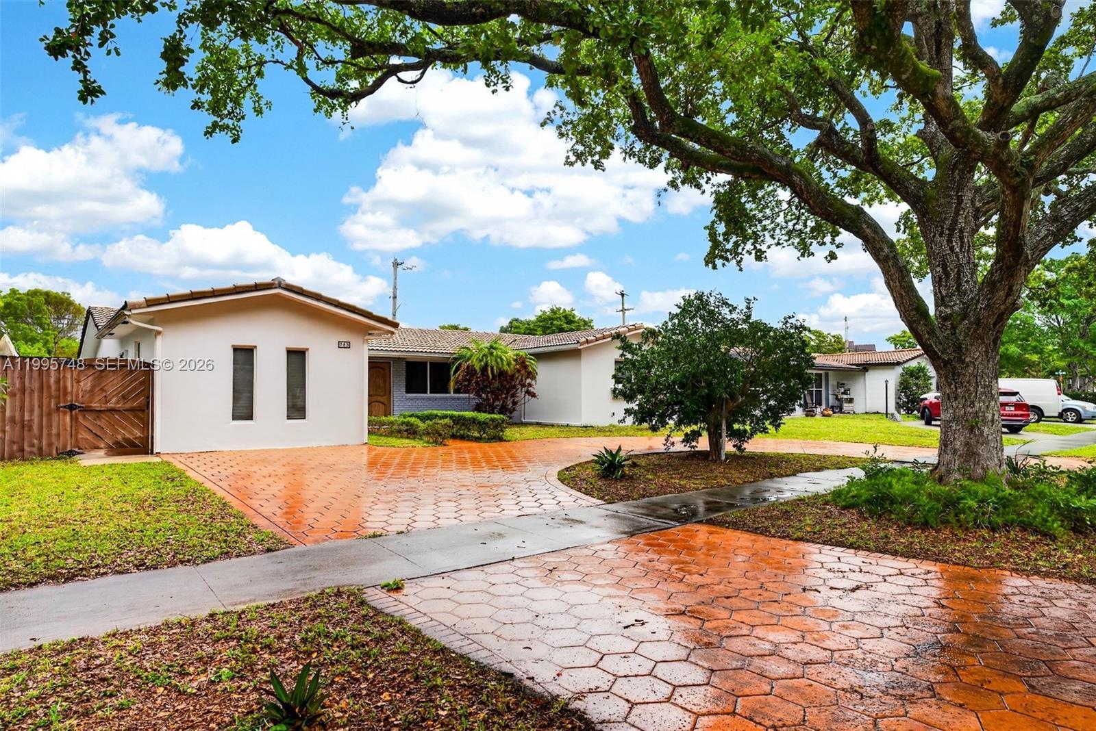 763 S Rainbow Dr, Hollywood FL 33021 photo 2