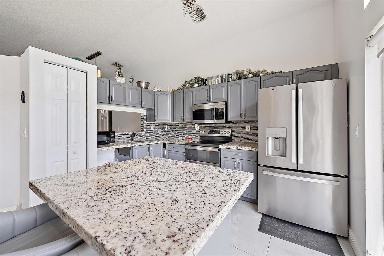 8193 Pelican Harbour Drive, Lake Worth FL 33467 photo 5