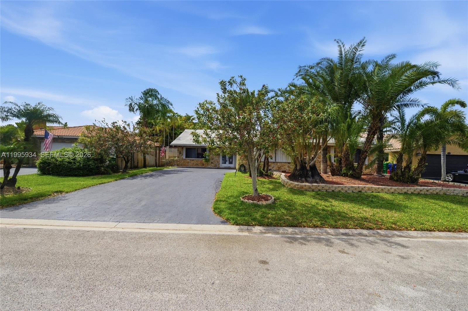 676 NW 107th Ln, Coral Springs FL 33071 photo 2