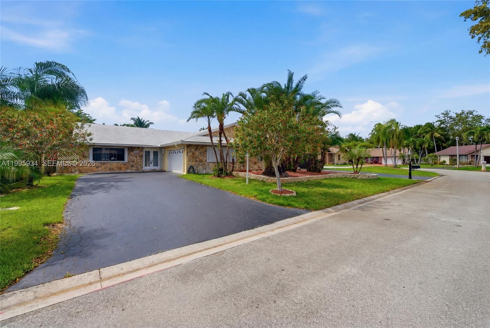 676 NW 107th Ln, Coral Springs FL 33071
