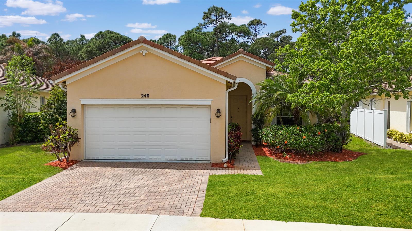 240 SW Coconut Key Way, Port St. Lucie FL 34986 photo 2