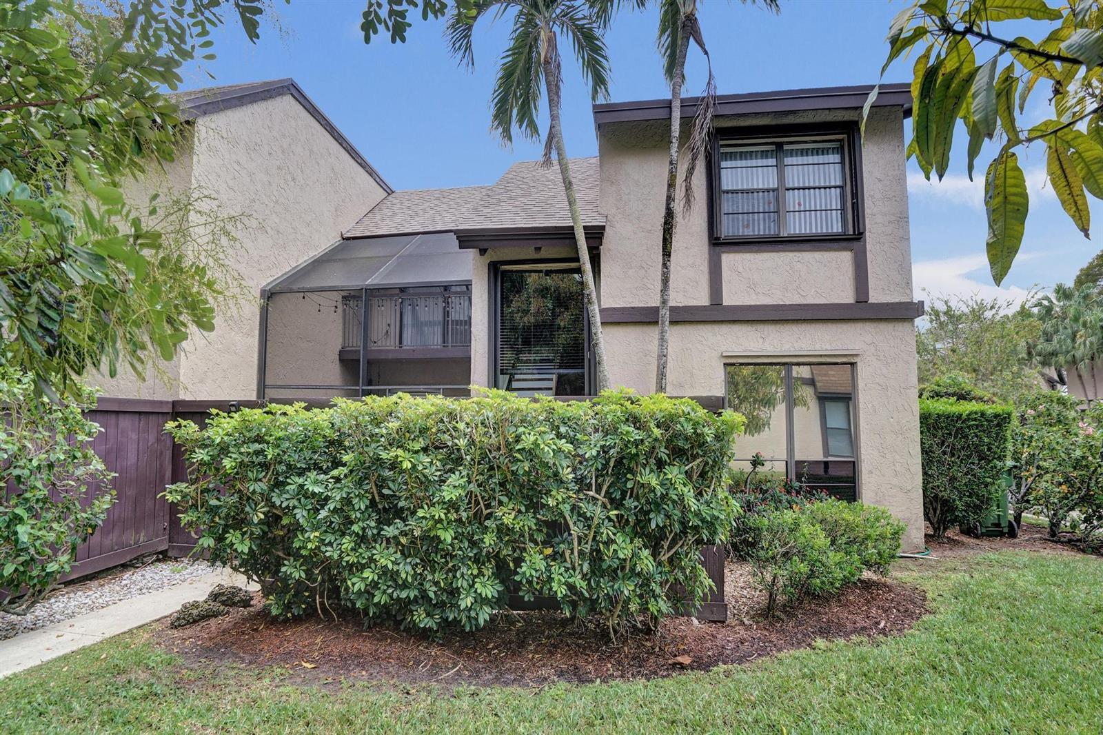 2321 Bayberry Drive, Pembroke Pines FL 33024 photo 2