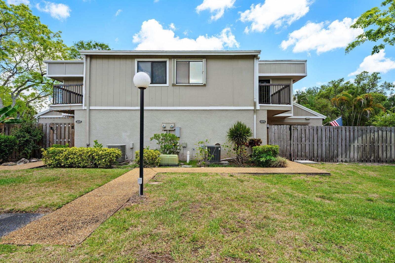 620 Commodore Drive, Plantation FL 33325 photo 2