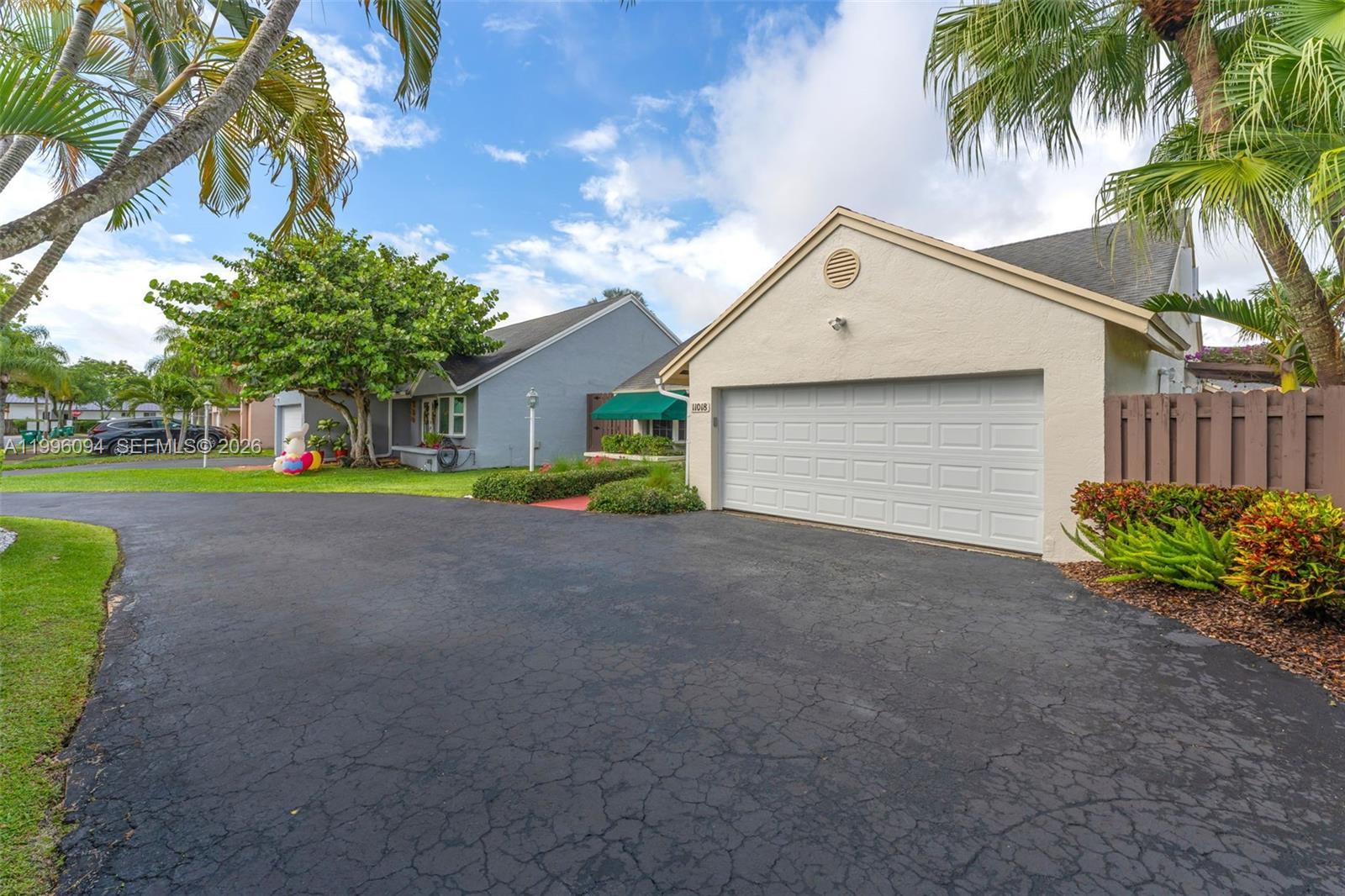 11018 SW 147th Pl, Miami FL 33196 photo 2