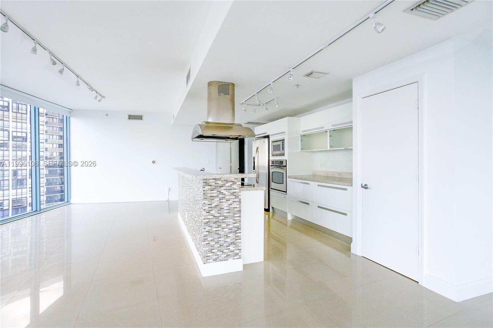 601 NE 36th St # 812, Miami FL 33137 photo 3