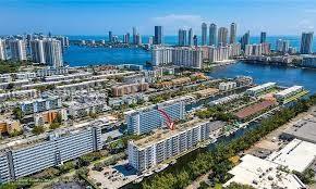 North Miami Beach, FL 33160 photo 4