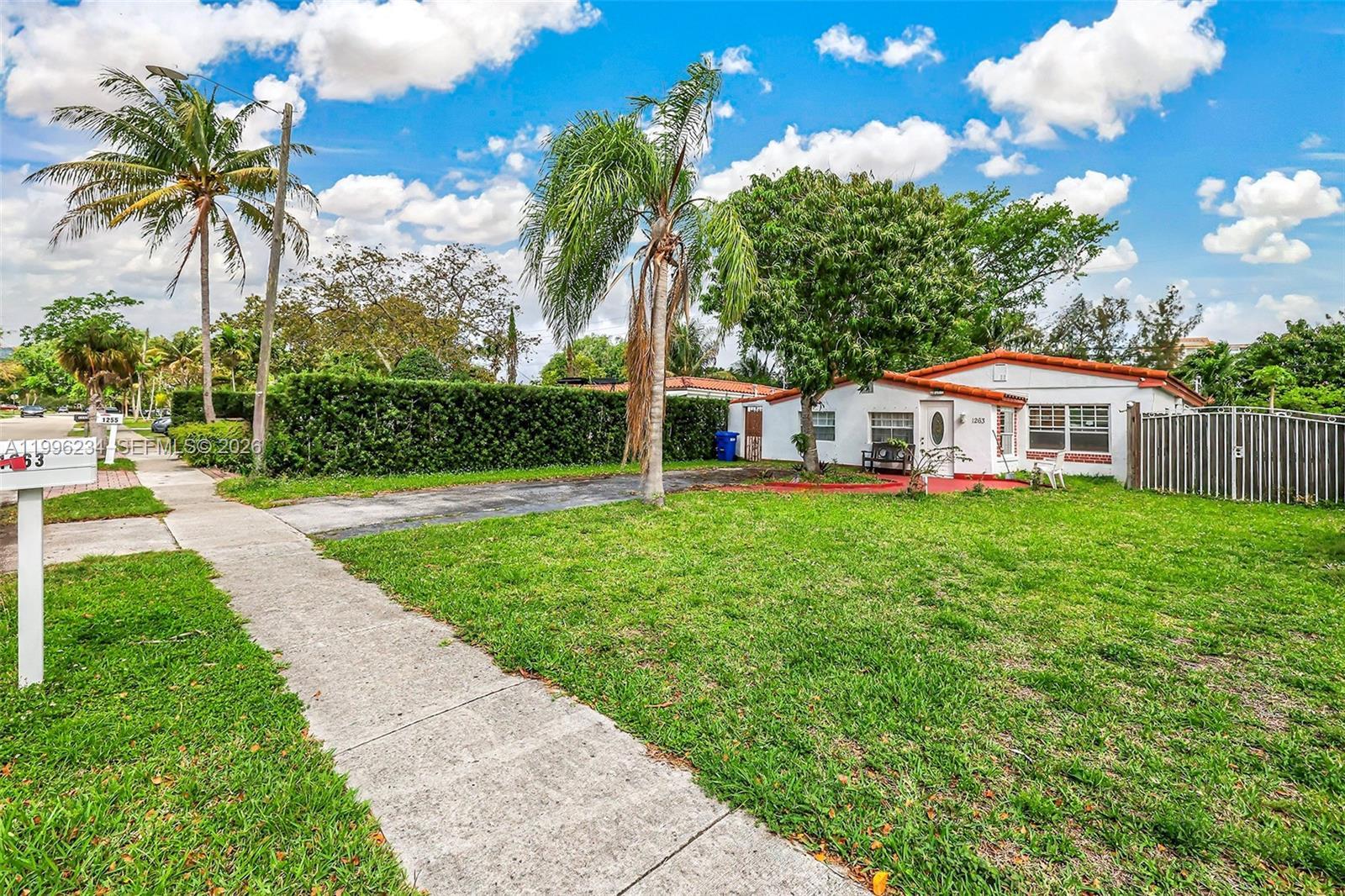 1263 NE 182nd St, North Miami Beach FL 33162 photo 2