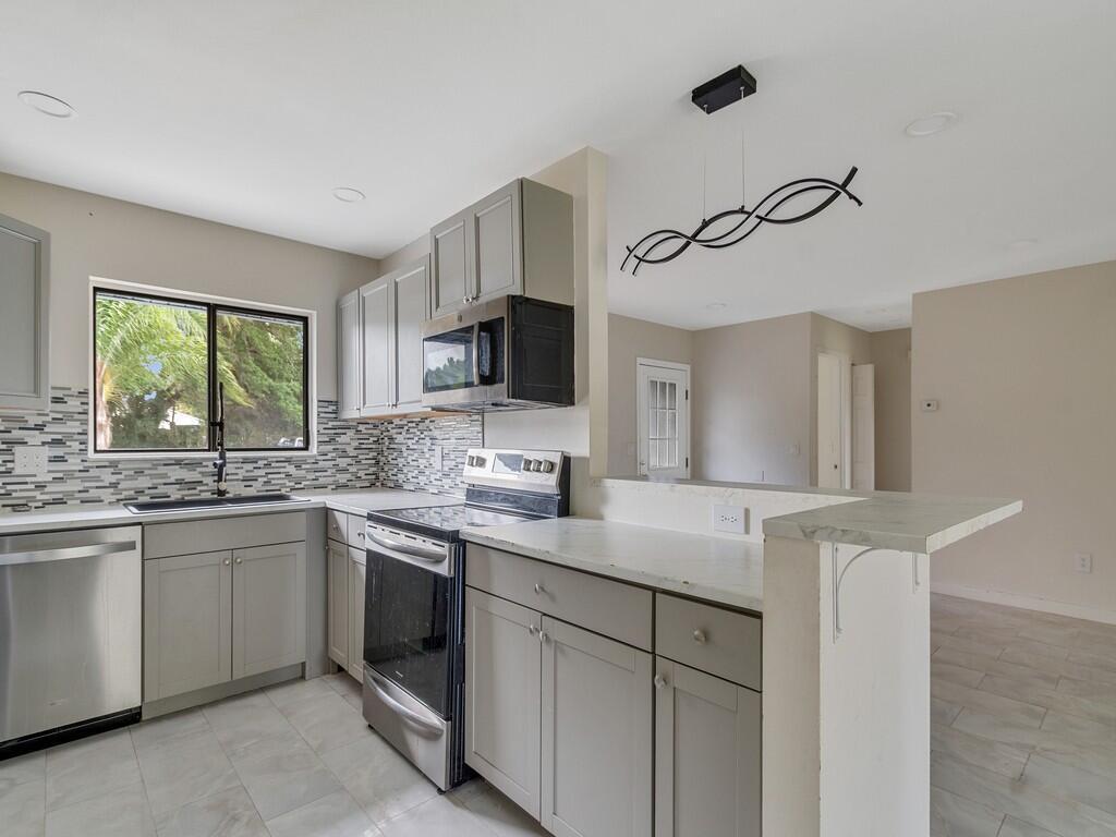 1846 24th Place SW, Vero Beach FL 32962 photo 3