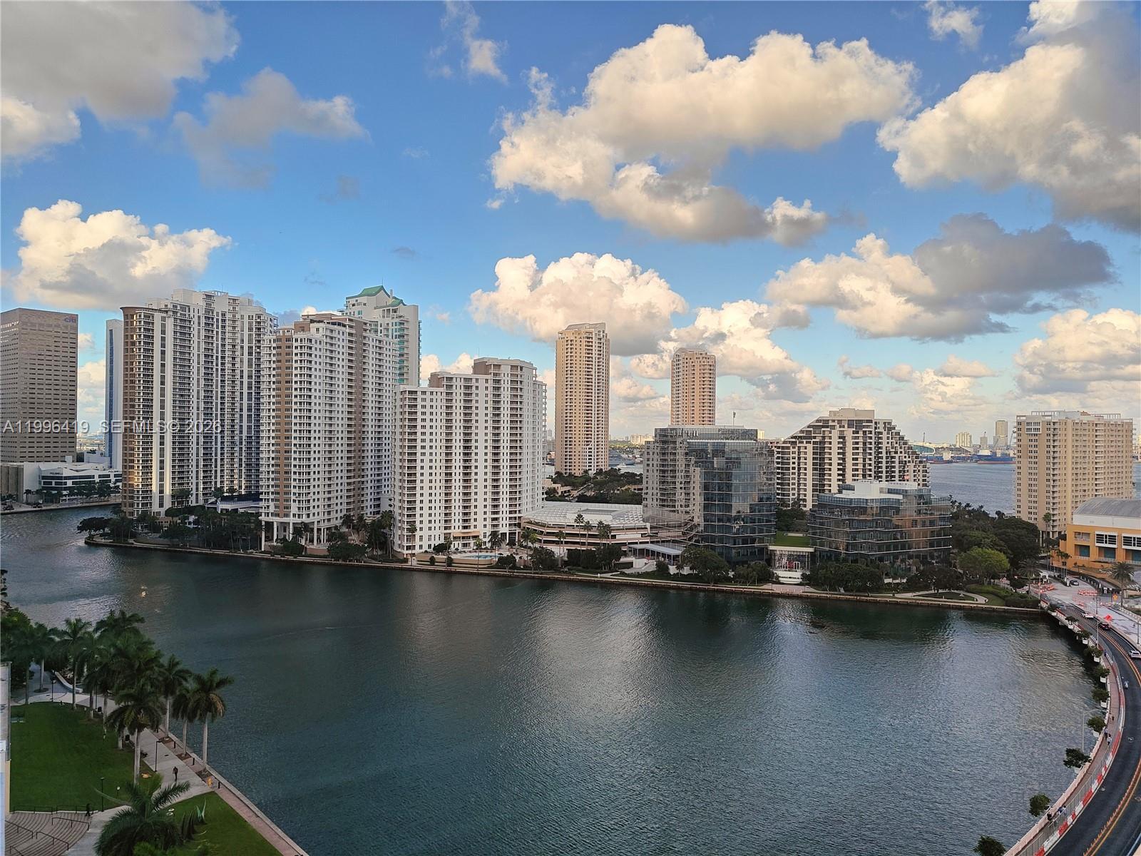 801 Brickell Bay Dr # 1961, Miami FL 33131 photo 2