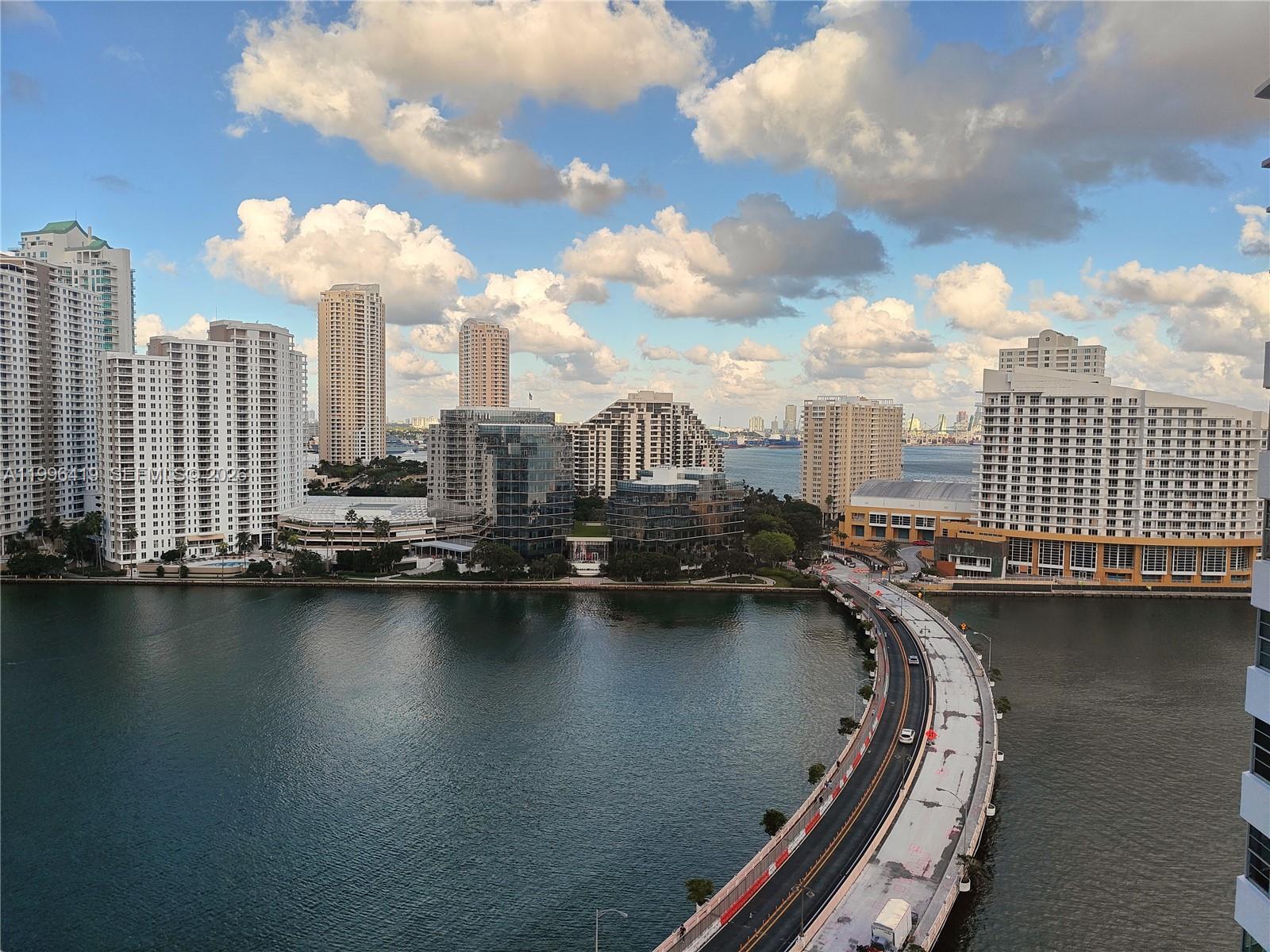 801 Brickell Bay Dr # 1961, Miami FL 33131 photo 3