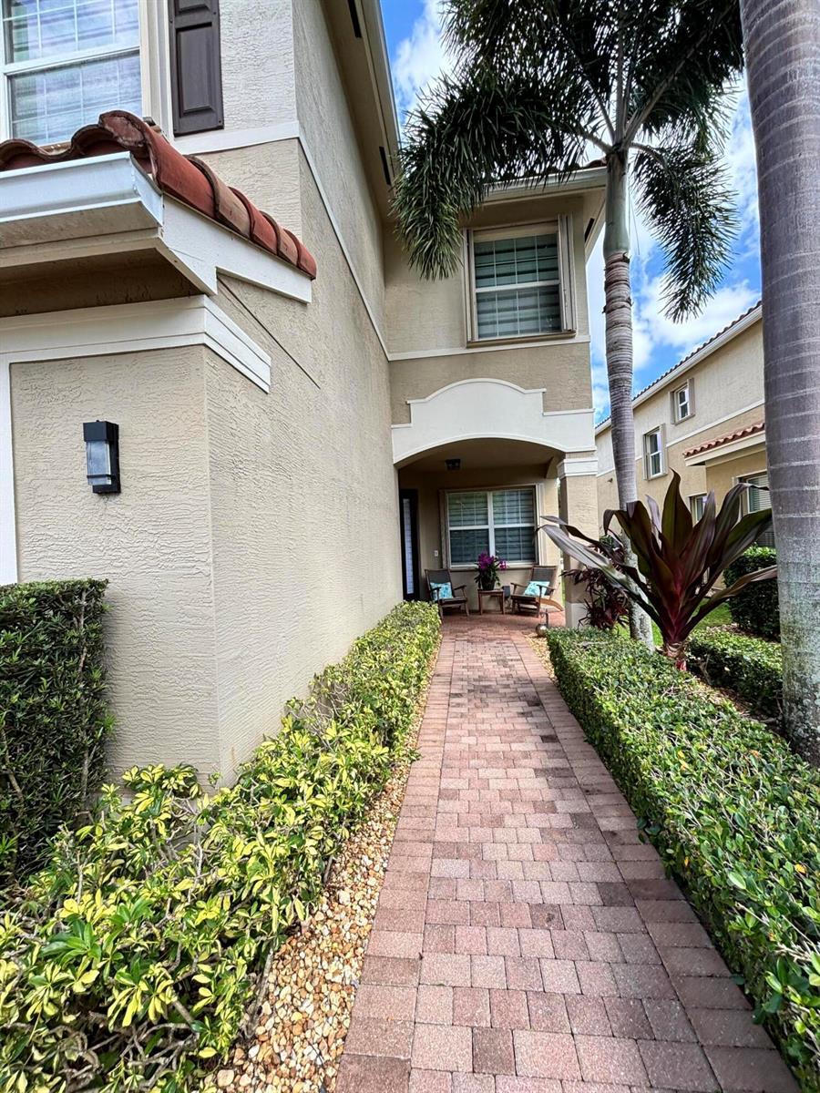 8219 Calabria Lakes Drive, Boynton Beach FL 33473 photo 3
