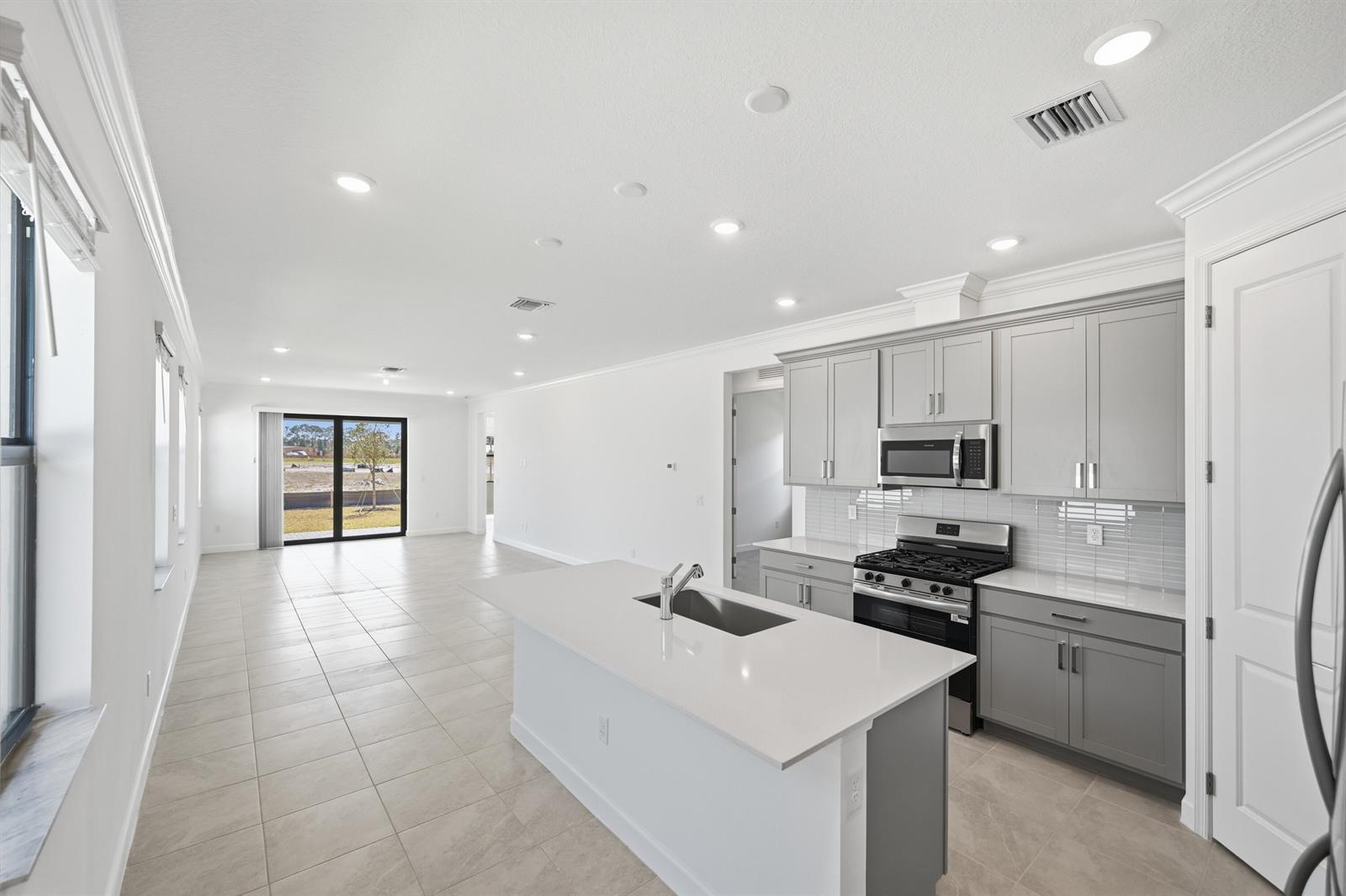 10548 NW Wilgrove Lane, Port St. Lucie FL 34987 photo 2