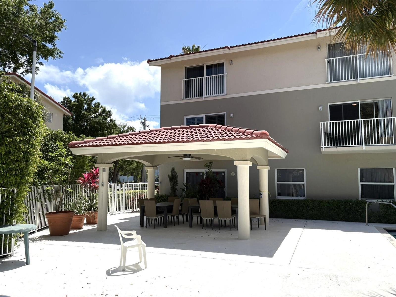 2501 NE 14th Street # 301, Pompano Beach FL 33062 photo 4