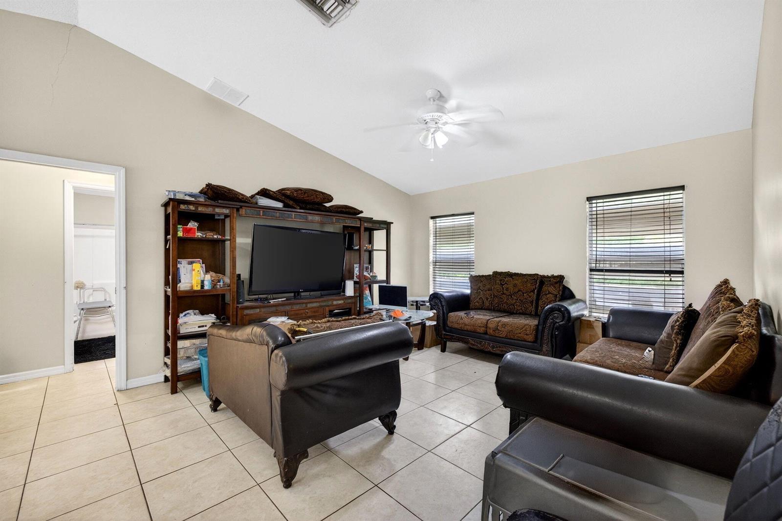 925 SW 11th St Street SW, Vero Beach FL 32962 photo 3