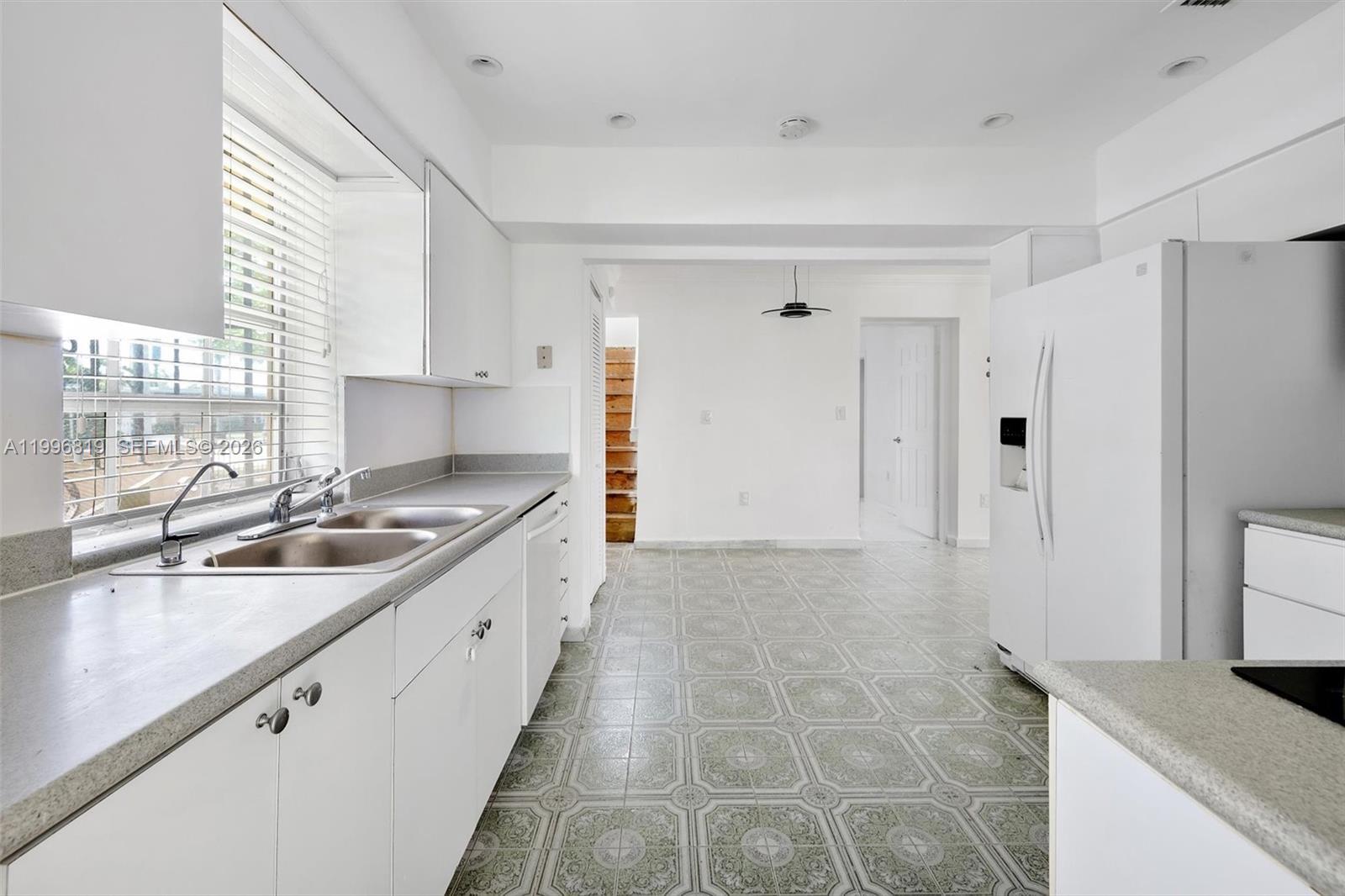 1545 Cantoria Ave, Coral Gables FL 33146 photo 4