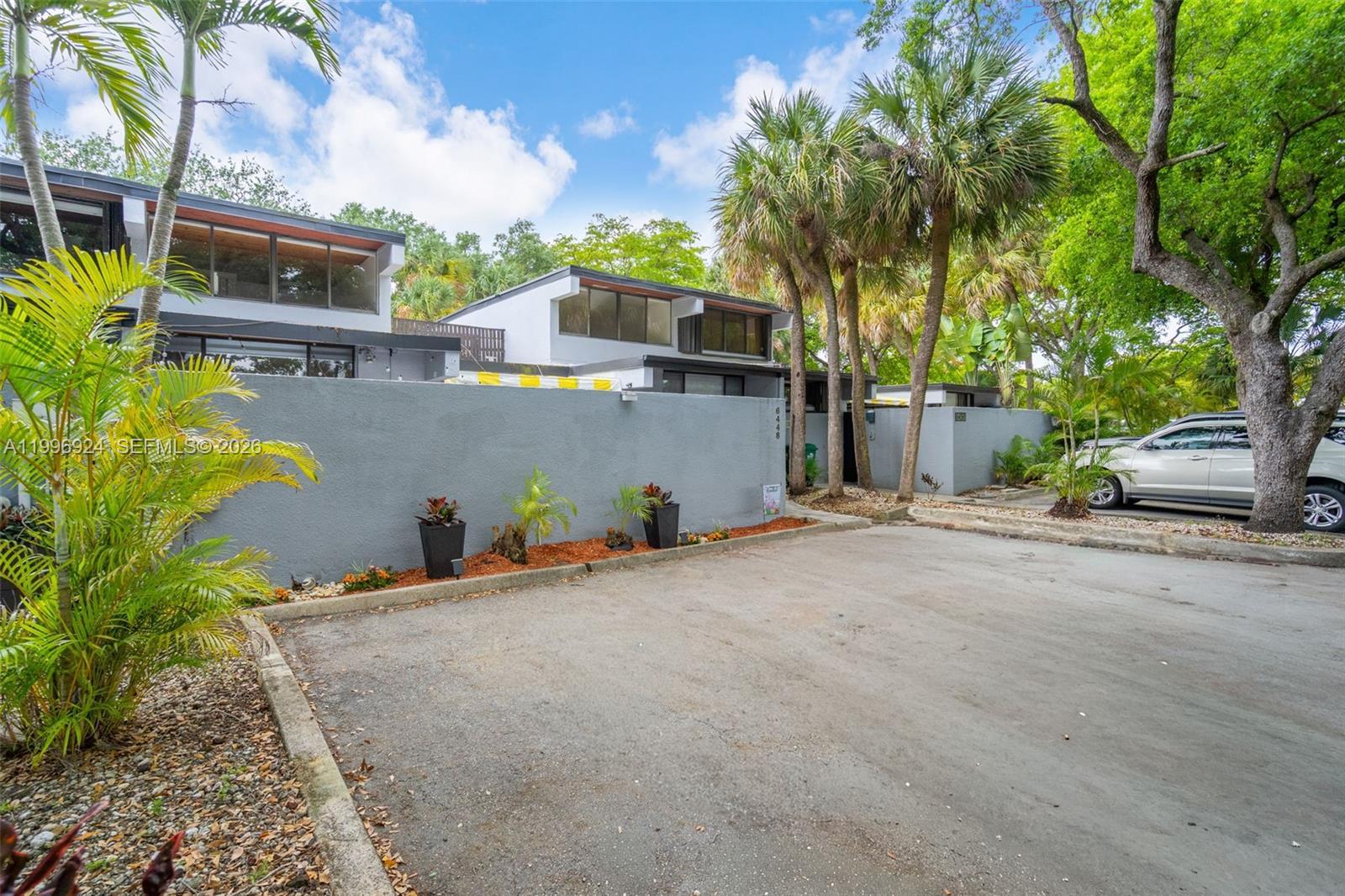 6448 Windmill Gate Rd, Miami Lakes FL 33014