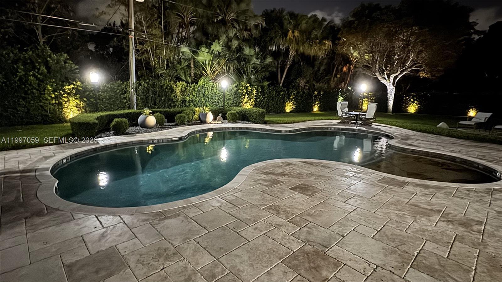 8860 SW 155th Ter, Palmetto Bay FL 33157 photo 2