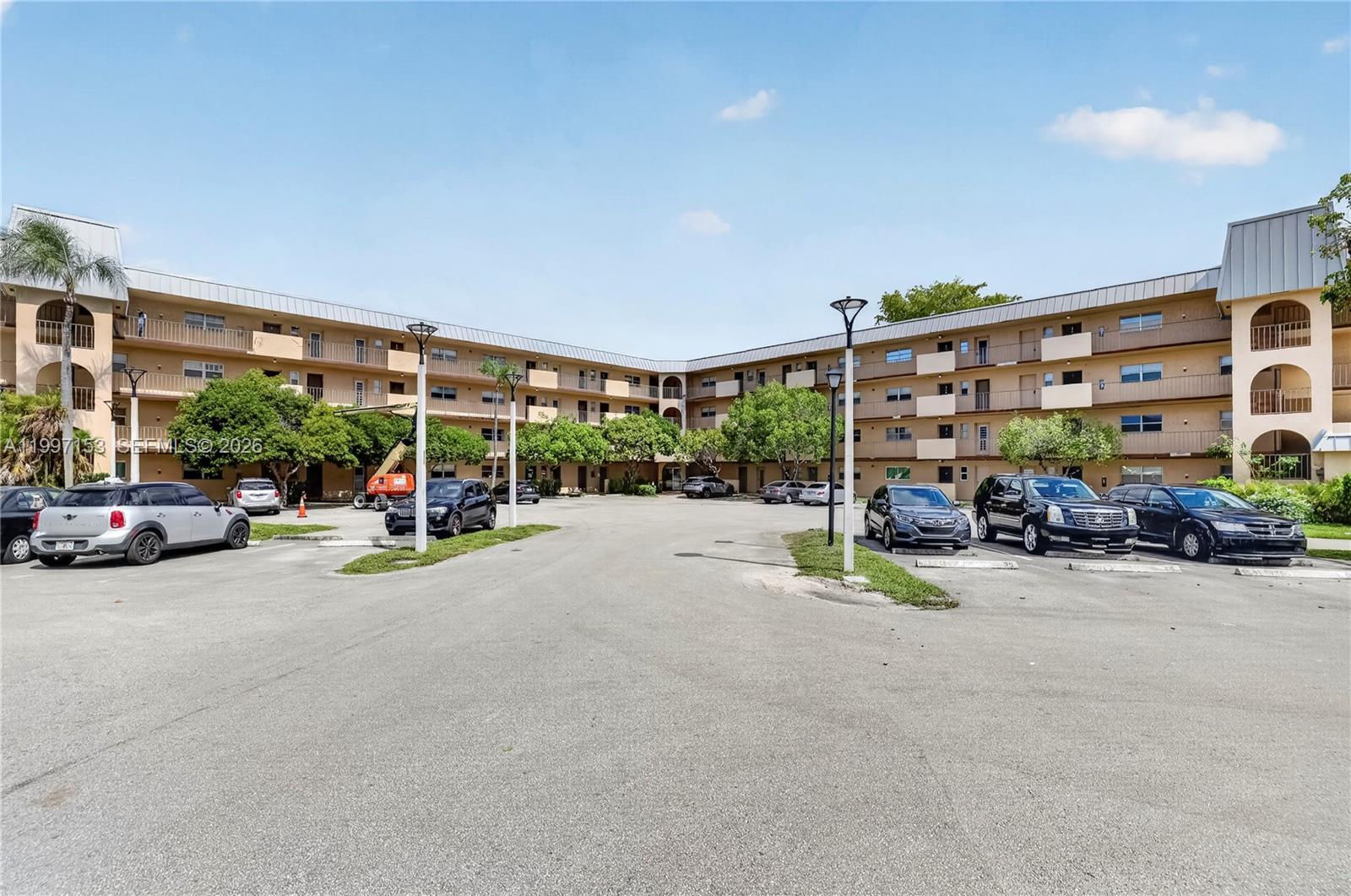 6201 N Falls Cir Dr # 207, Lauderhill FL 33319