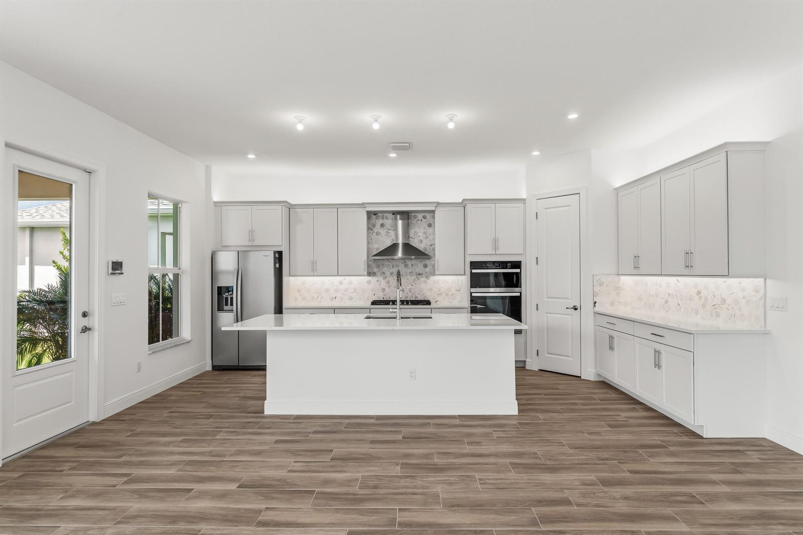 910 SW Newfield Avenue, Palm City FL 34990 photo 2