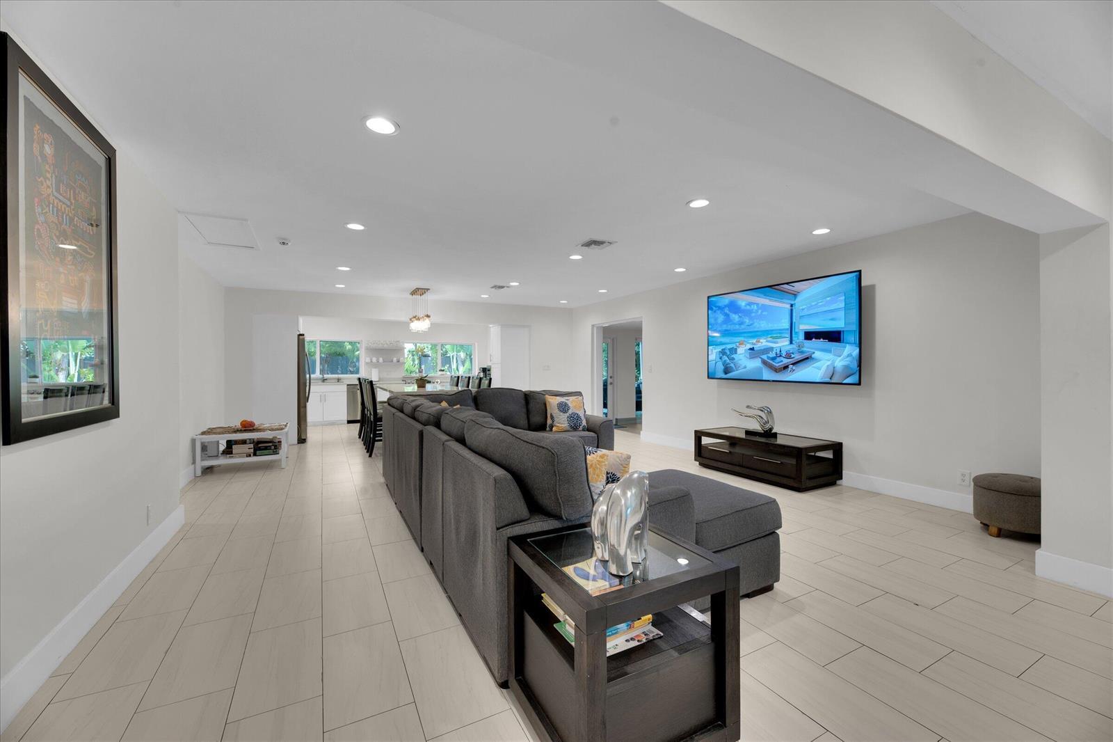 2633 NE 3rd Avenue, Wilton Manors FL 33334 photo 4