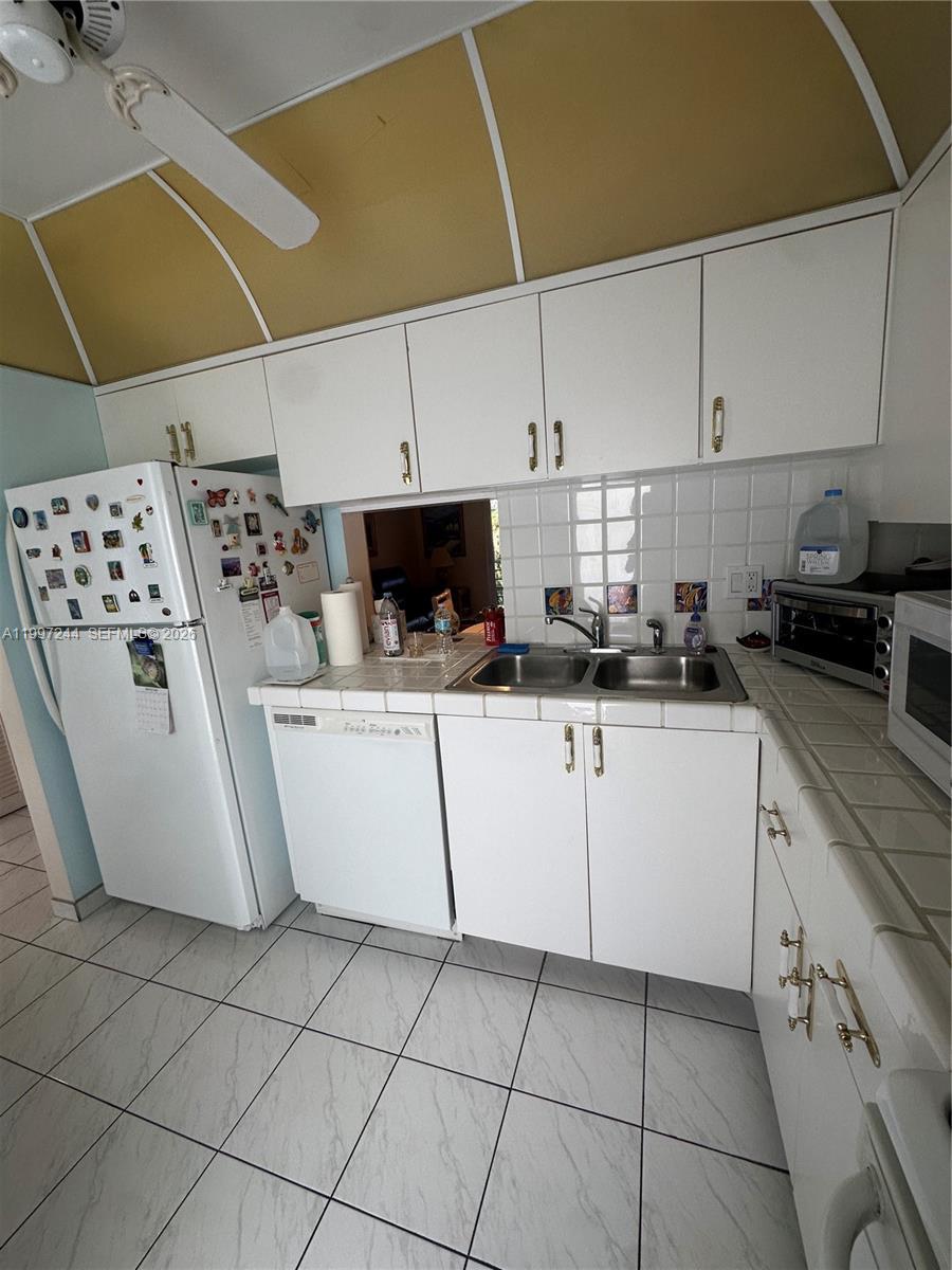 1445 Atlantic Shores Blvd # 307, Hallandale Beach FL 33009 photo 4