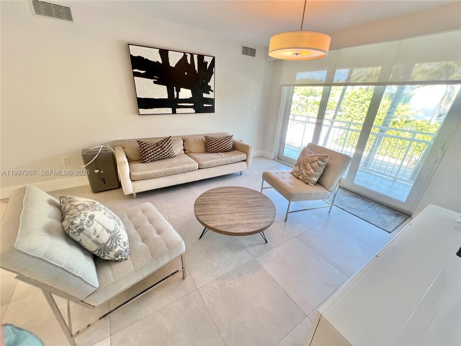 7832 Collins Ave # 304, Miami Beach FL 33141 photo 2