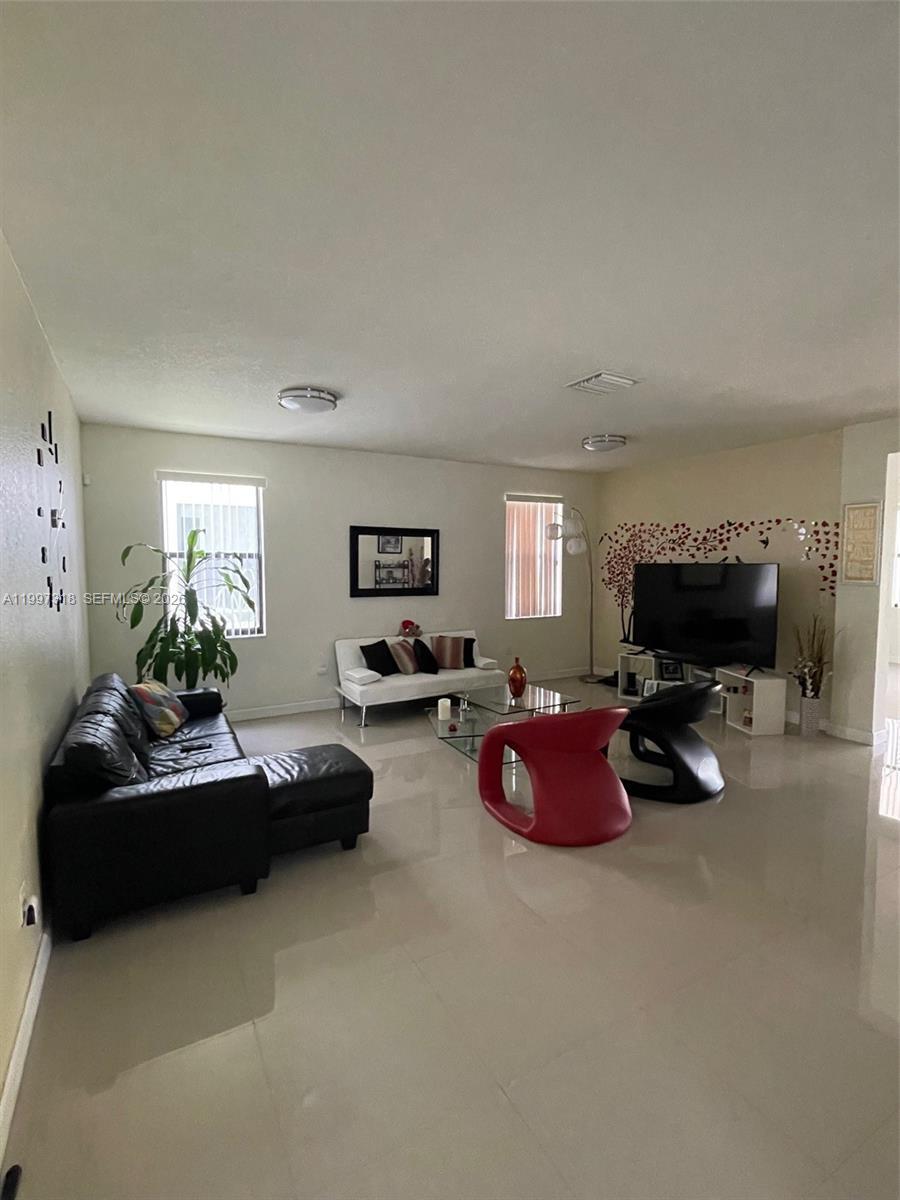 3494 W 103rd Ter, Hialeah FL 33018 photo 4