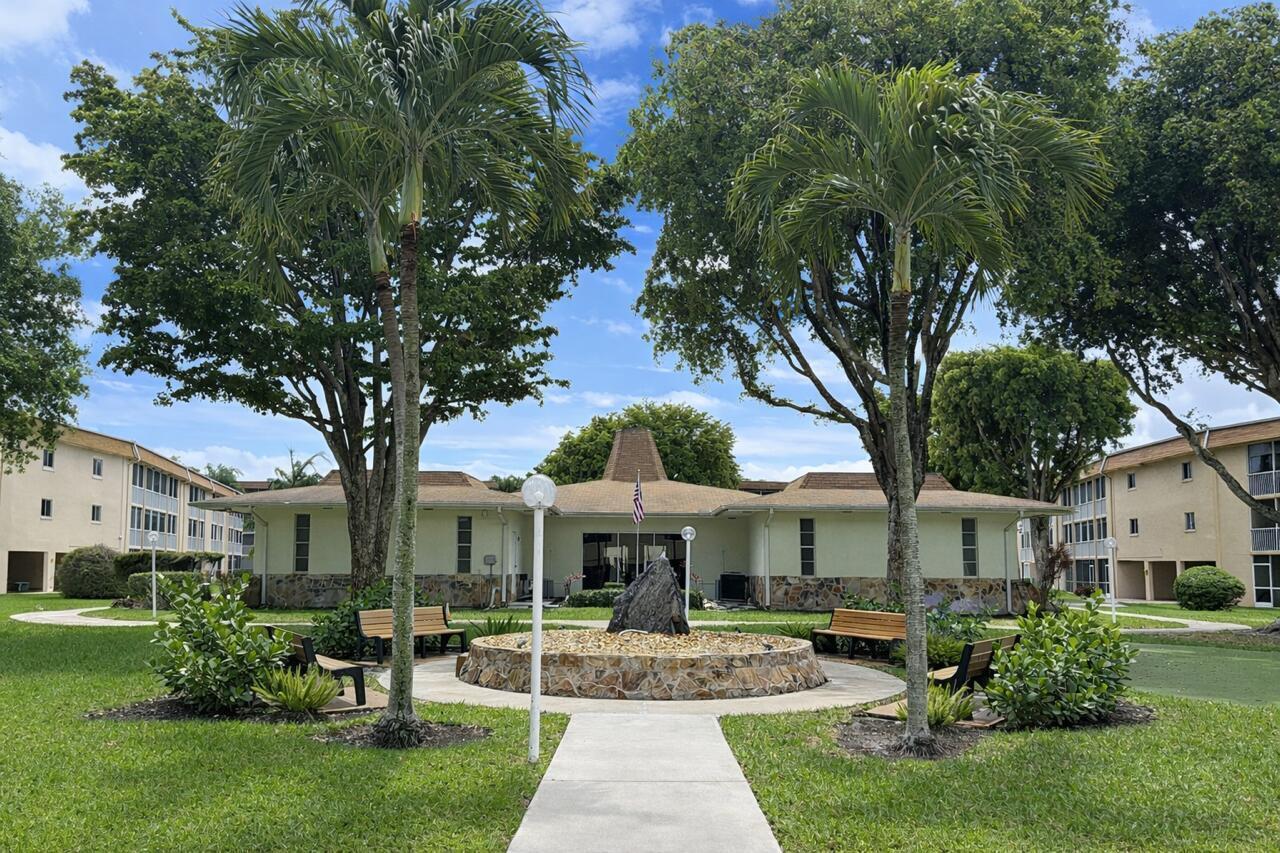 700 Village Green Court # 316, Palm Springs FL 33461