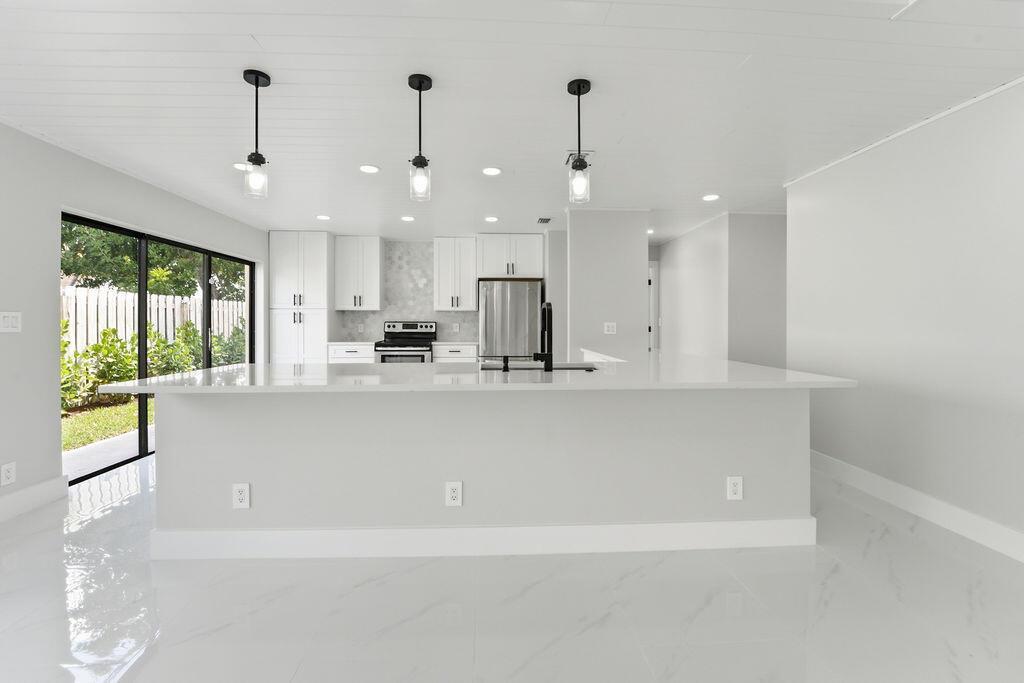 875 NW 22nd Avenue, Delray Beach FL 33445 photo 4