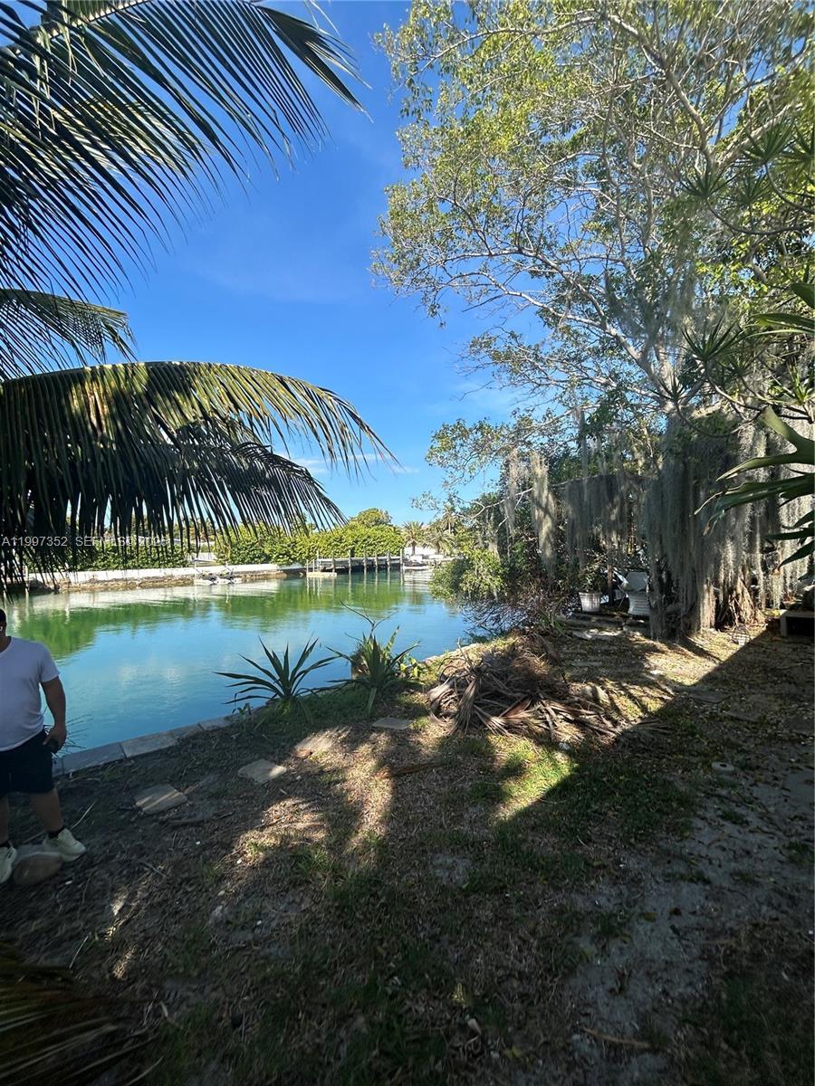 1795 Calais Dr # 4, Miami Beach FL 33141 photo 2