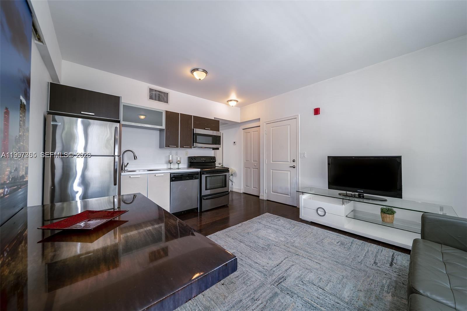 601 11th St # 206, Miami Beach FL 33139 photo 3