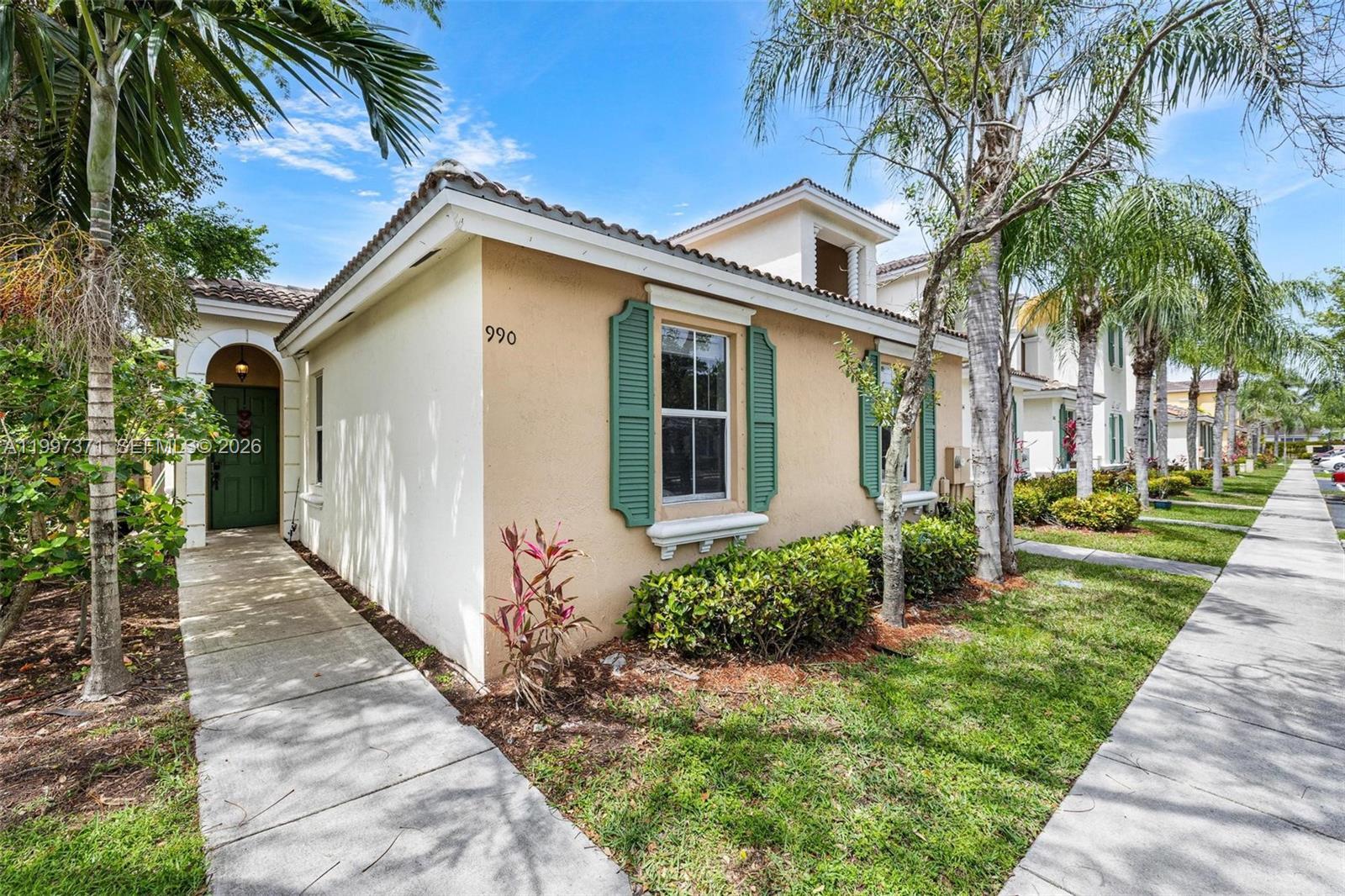 990 NE 42nd Pl, Homestead FL 33033 photo 2