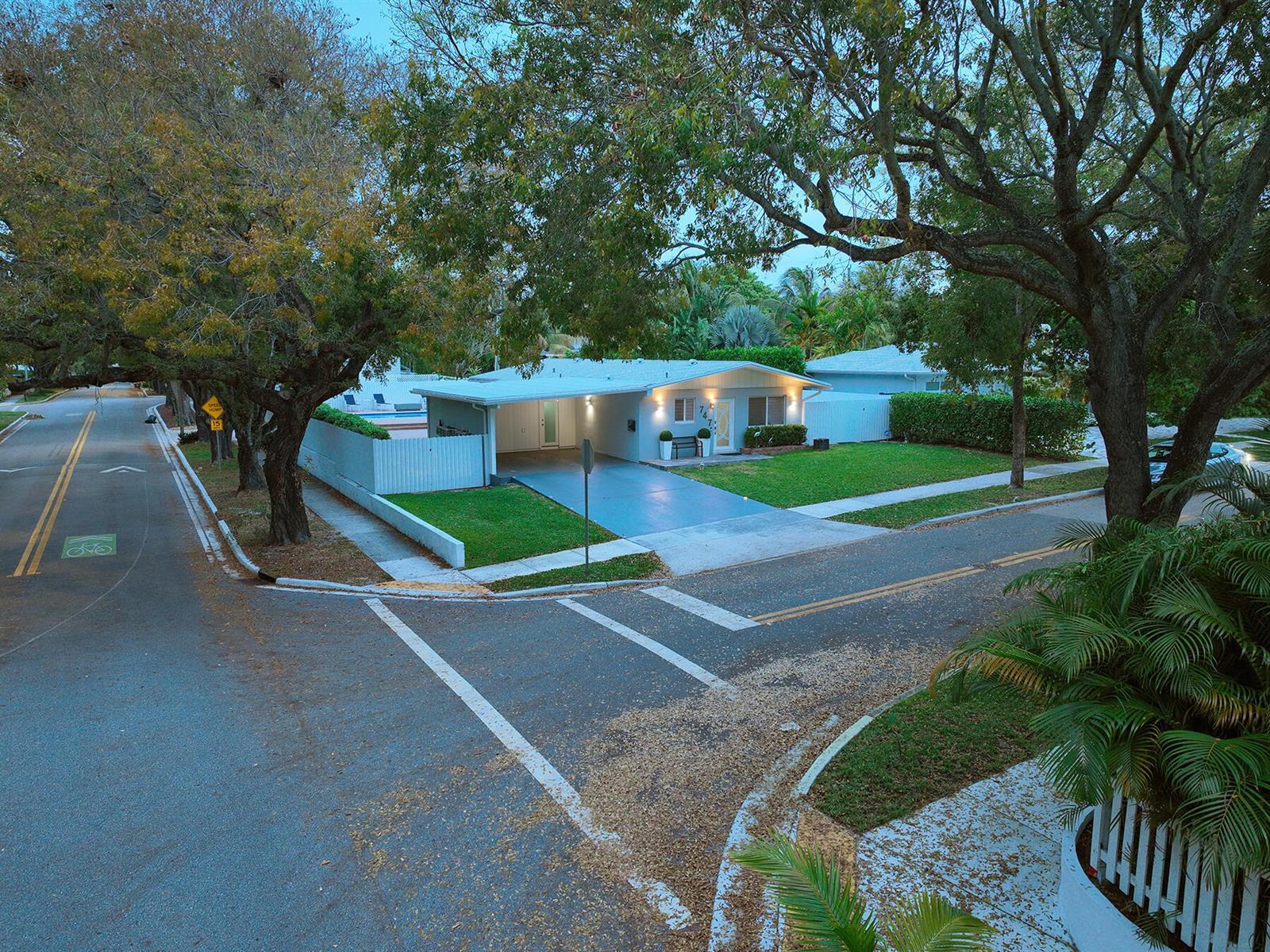 747 Avon Road, West Palm Beach FL 33401 photo 2