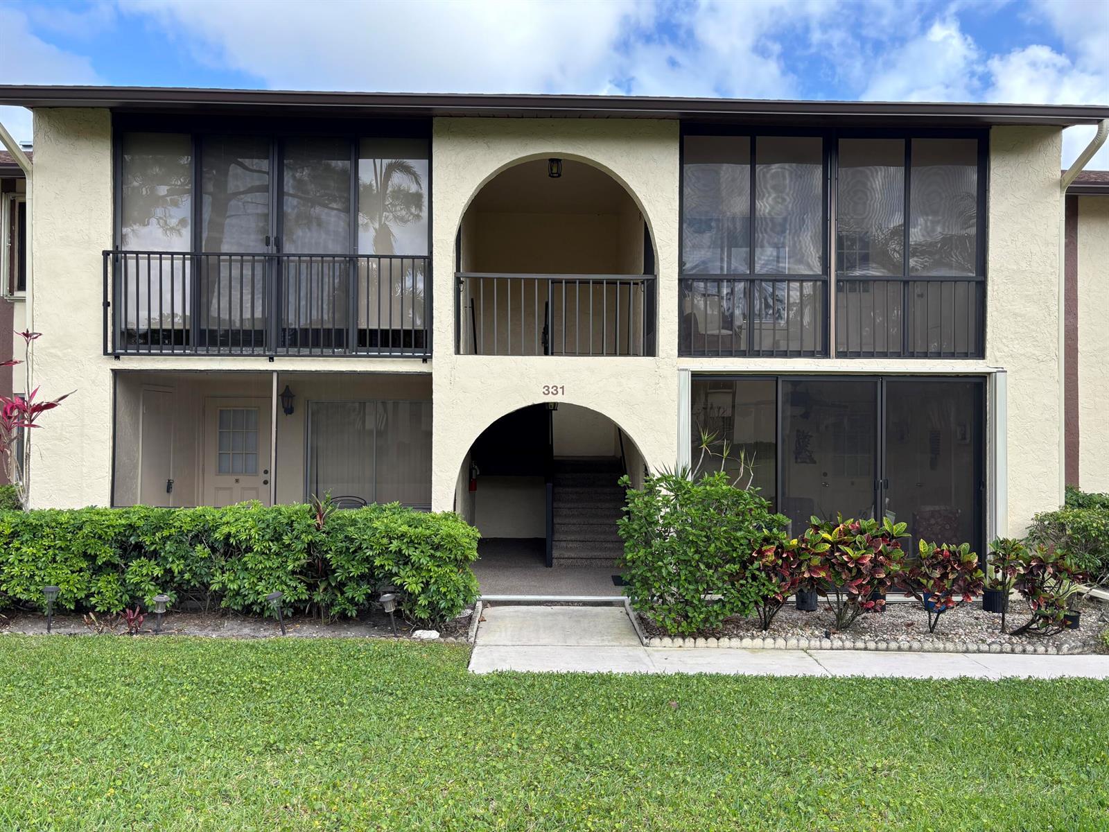 331 Knotty Pine Circle # 2, FL 33463 photo 2
