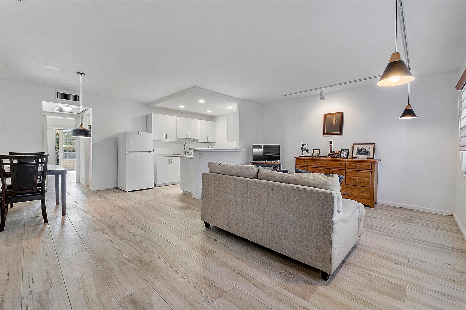 1012 Newport G, Deerfield Beach FL 33442 photo 3