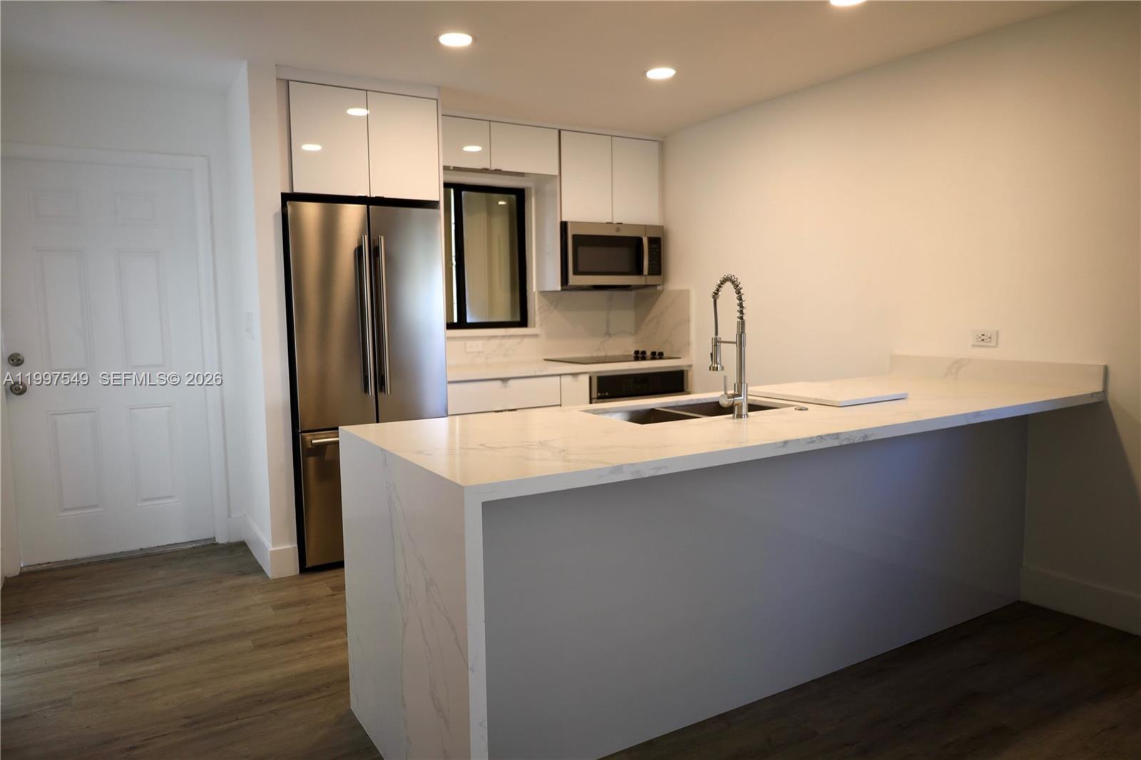 2385 NE 171st St, North Miami Beach FL 33160 photo 4