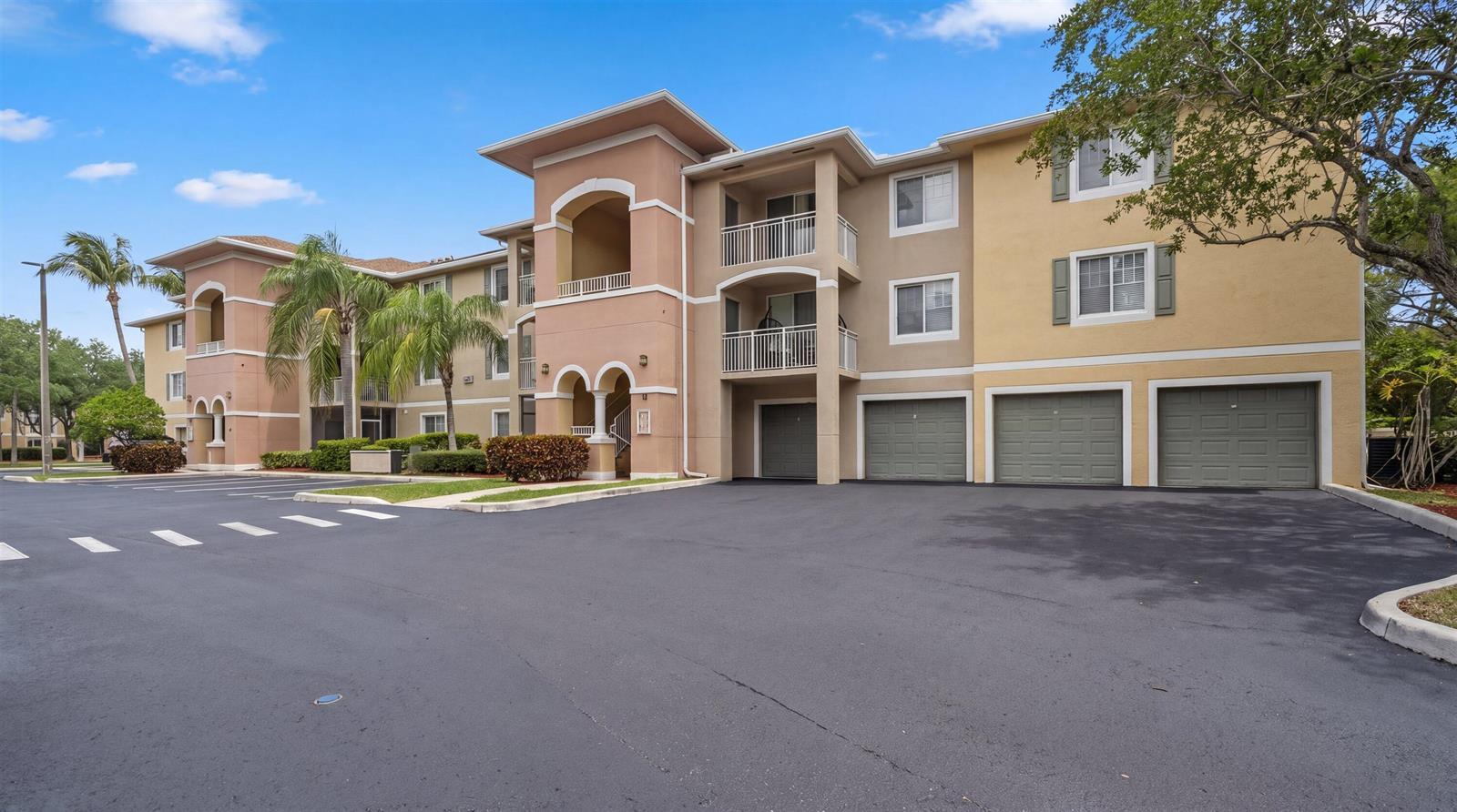 6475 Emerald Dunes Drive # 206, West Palm Beach FL 33411 photo 2