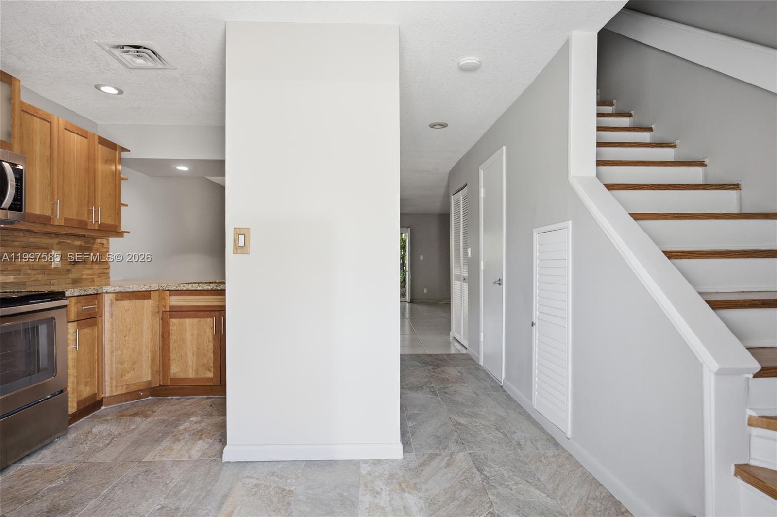 690 SE 23rd Ave # 4, Pompano Beach FL 33062 photo 3
