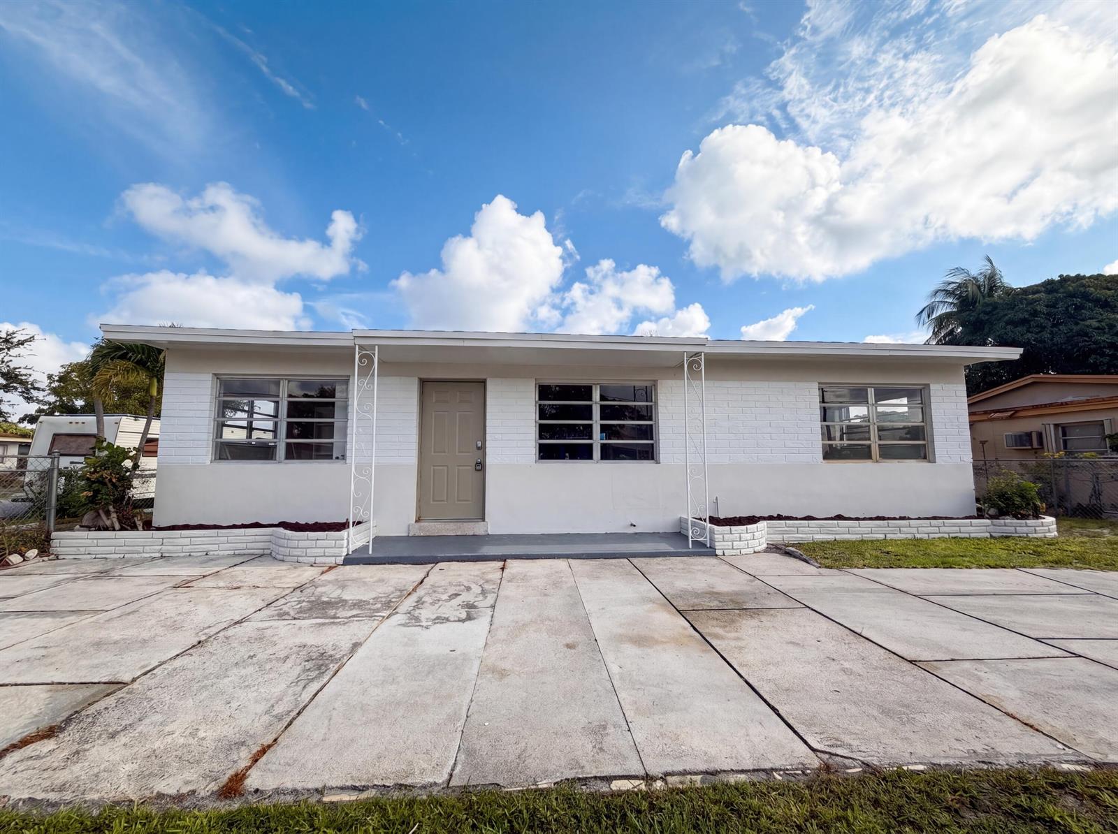 5921 SW 41st Street, West Park FL 33023