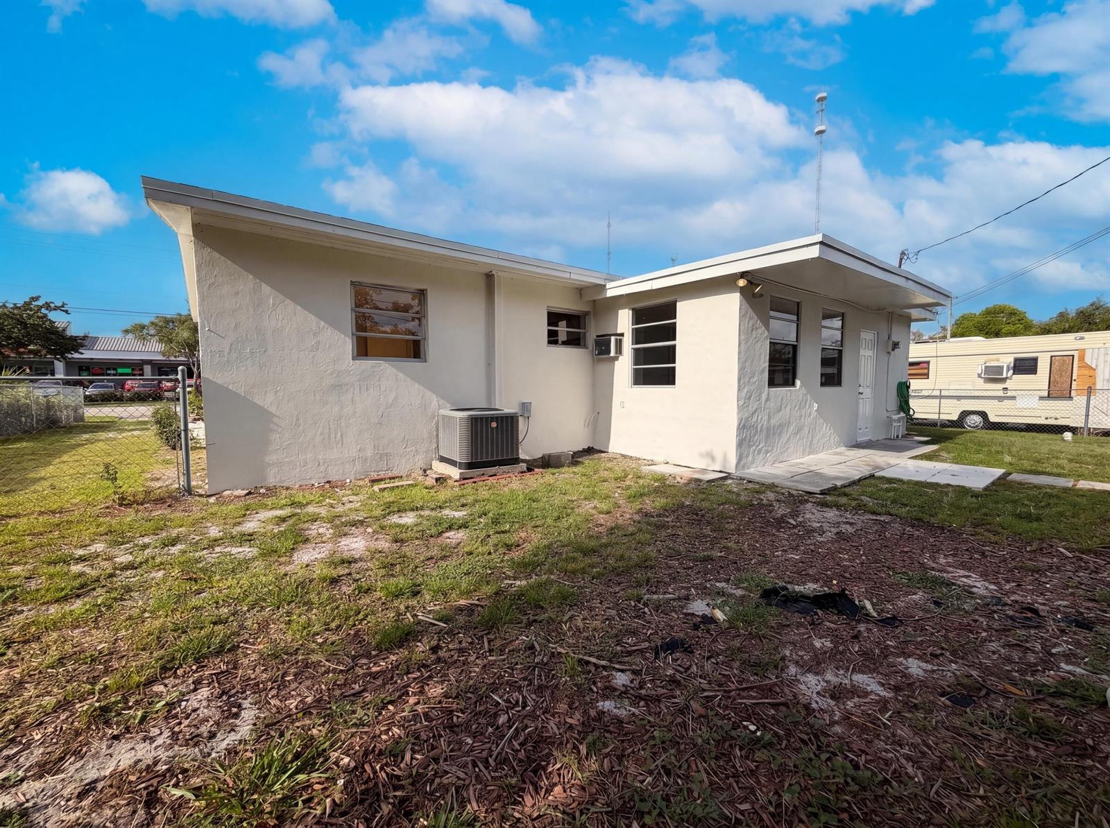 5921 SW 41st Street, West Park FL 33023 photo 5