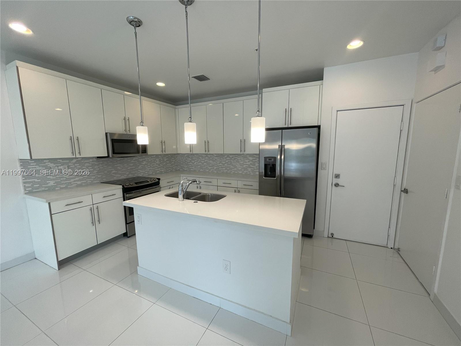 2621 NE 212th Ter # 211, Miami FL 33180 photo 2