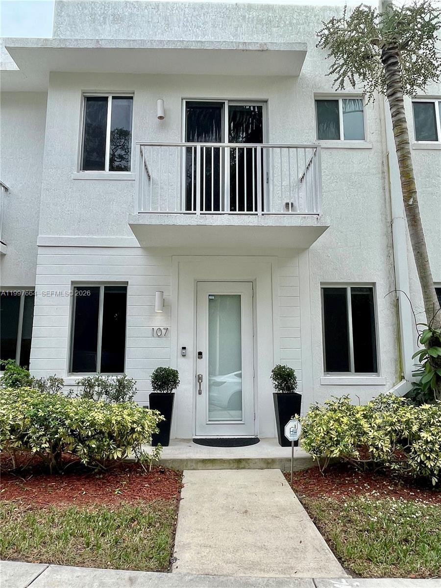 2621 NE 212th Ter # 211, Miami FL 33180