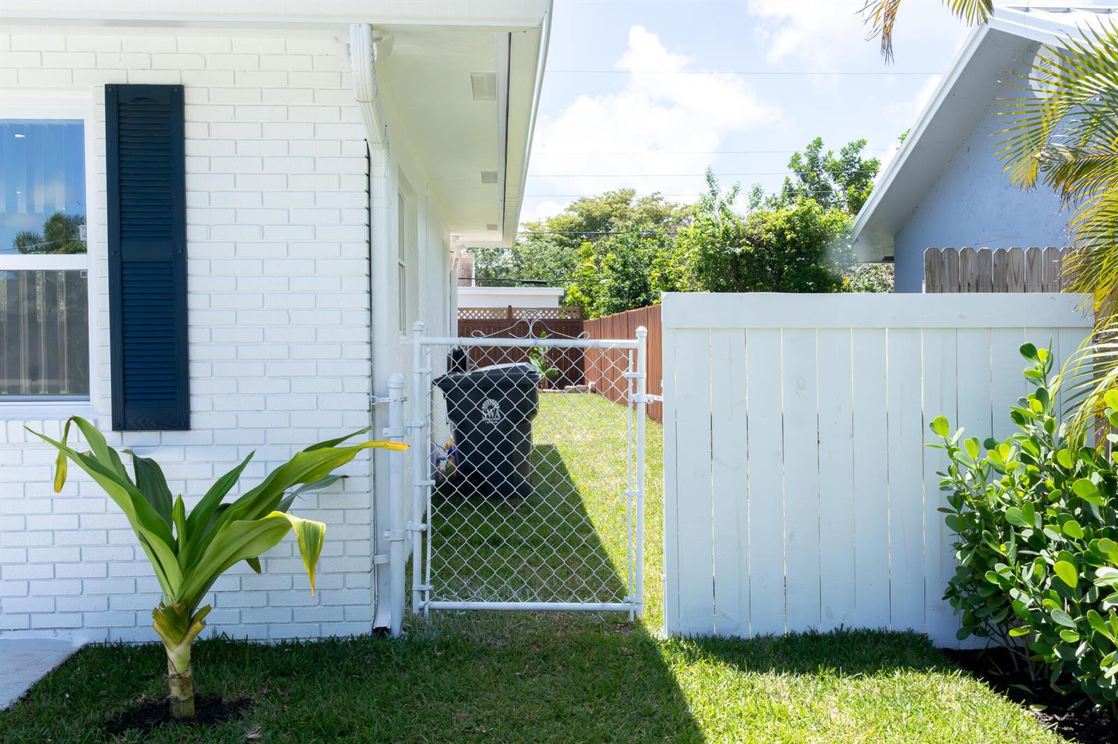 3360 Sapphire Road, Lake Worth FL 33462 photo 3