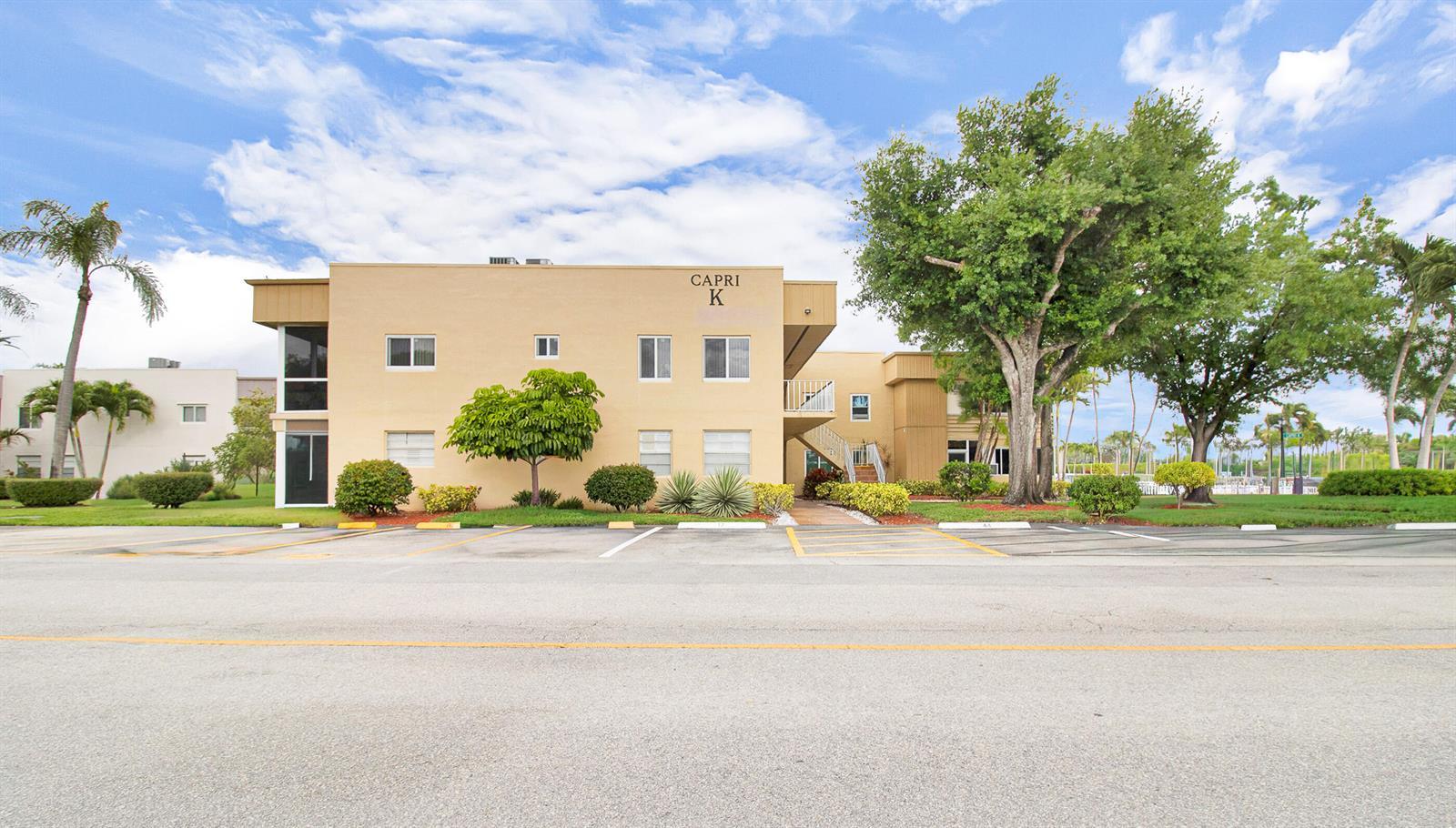 525 Capri K, Delray Beach FL 33484 photo 2