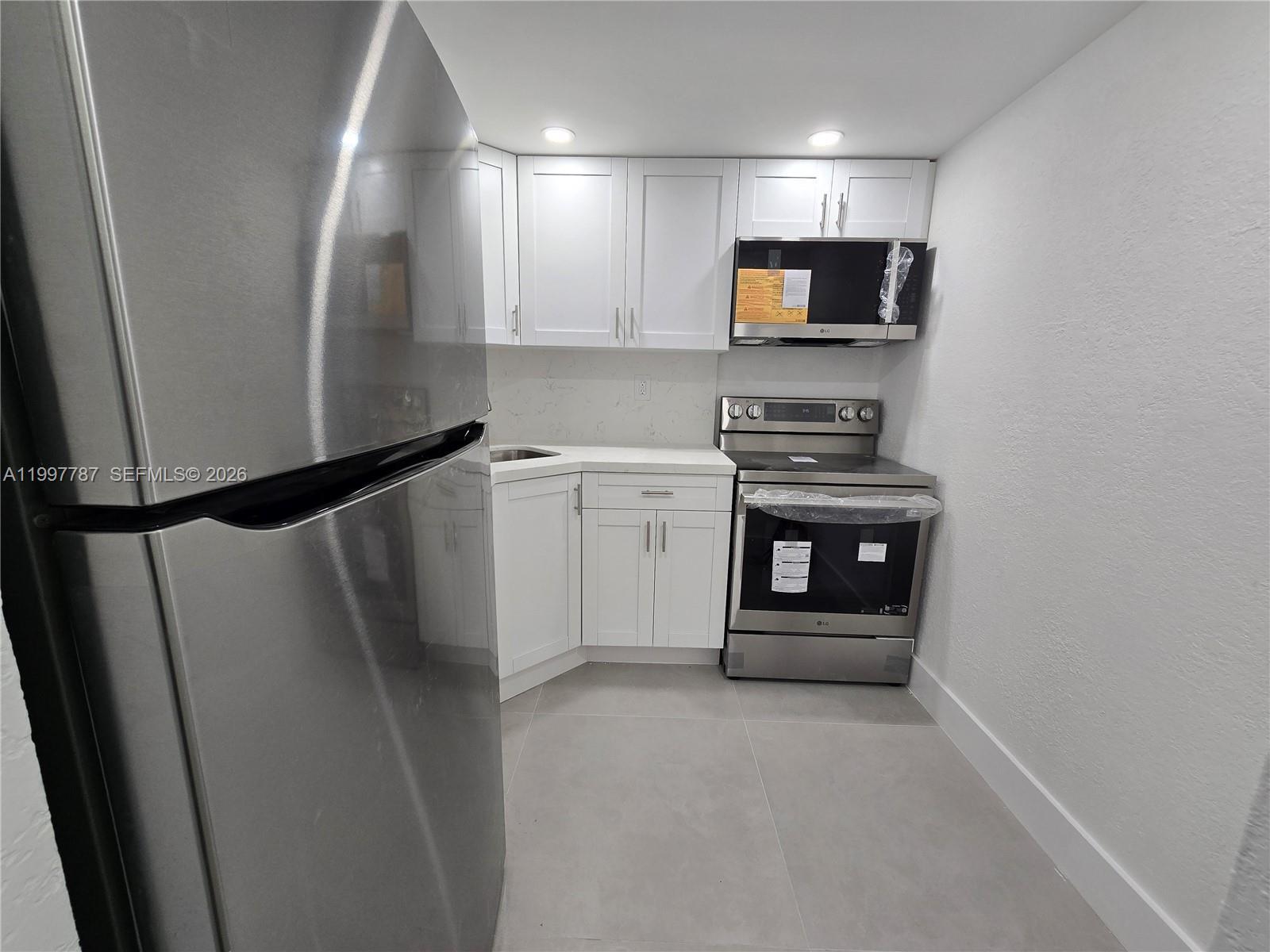 4550 NW 9th St # 304E, Miami FL 33126 photo 4
