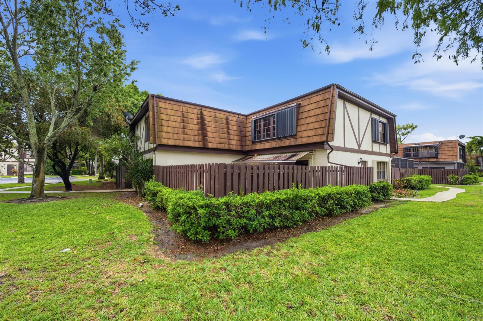105 Weybridge Circle # A, Royal Palm Beach FL 33411 photo 2