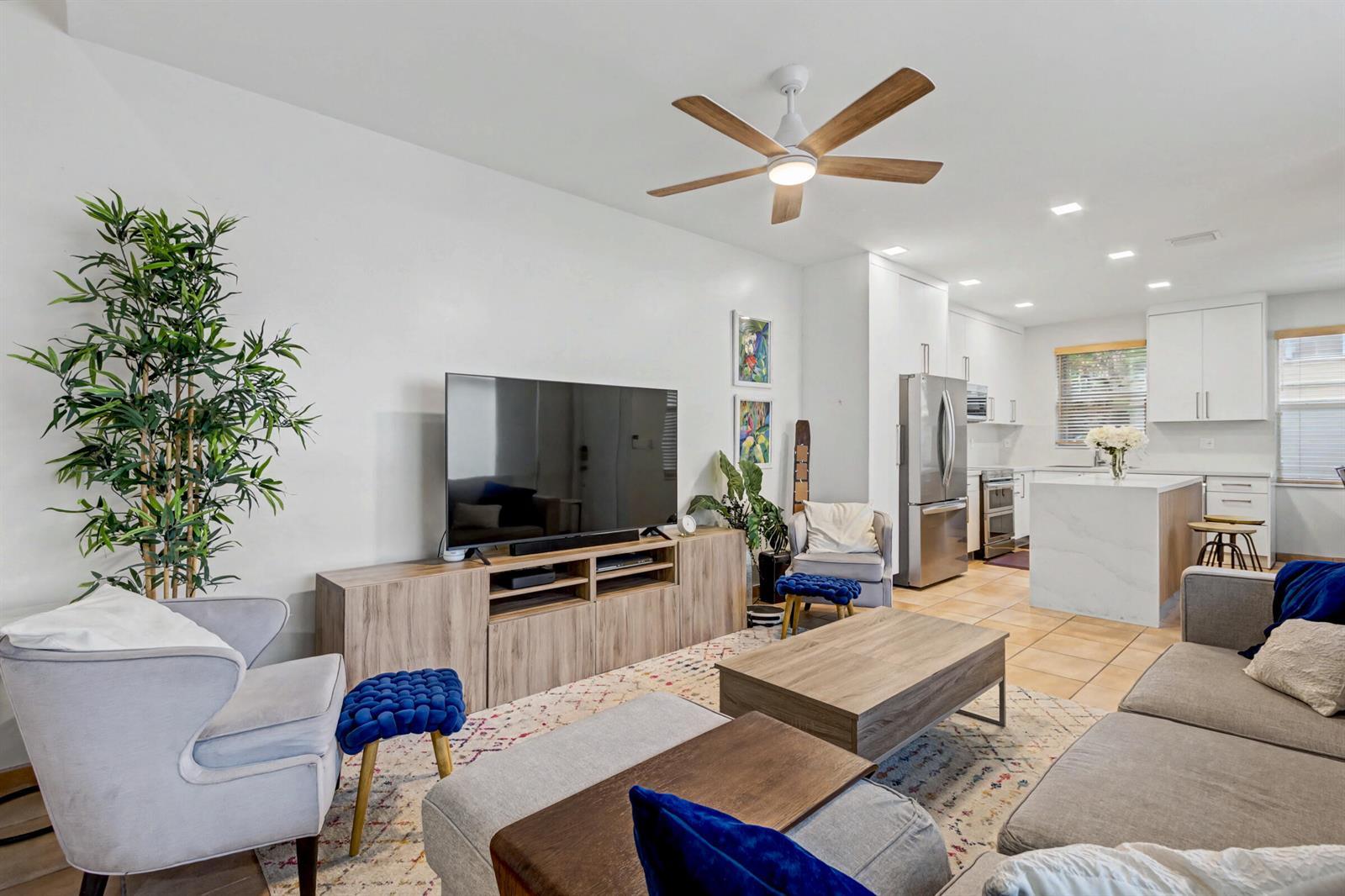 1545 Seagrape Way, Hollywood FL 33019 photo 2