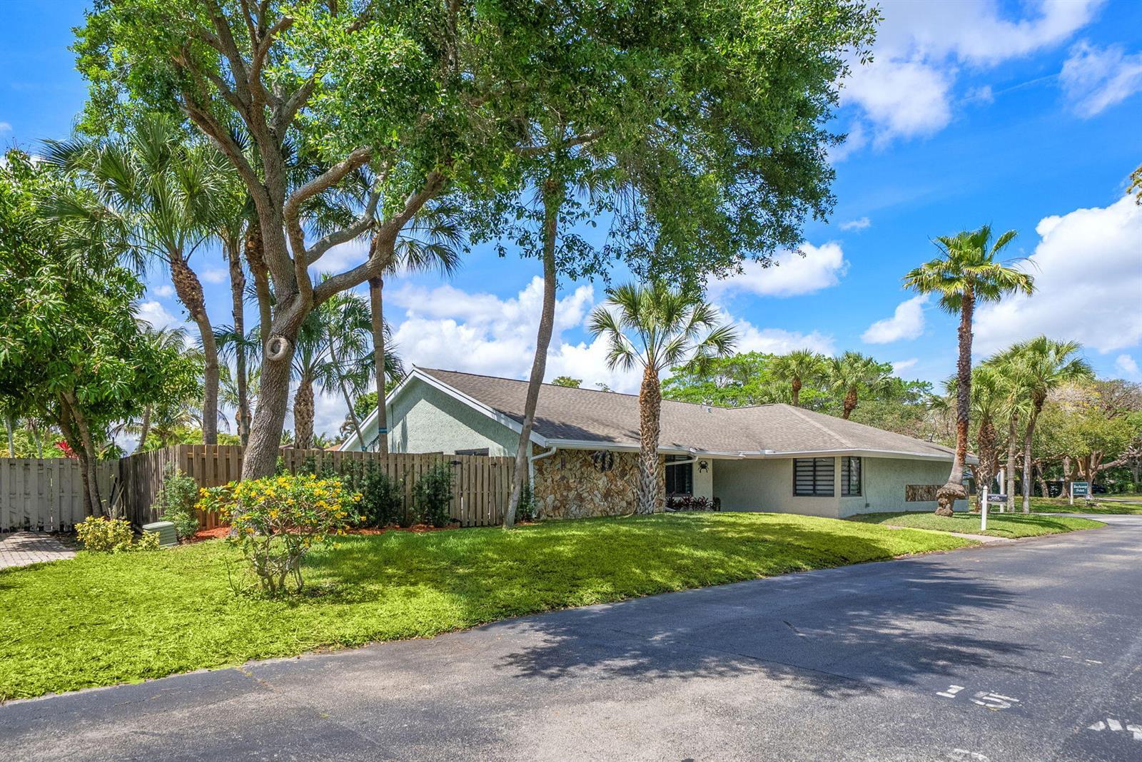1061 Bayberry Point Drive, Plantation FL 33324 photo 2