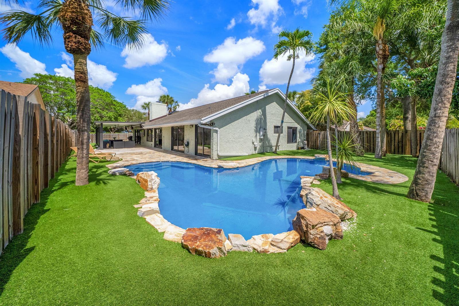 1061 Bayberry Point Drive, Plantation FL 33324