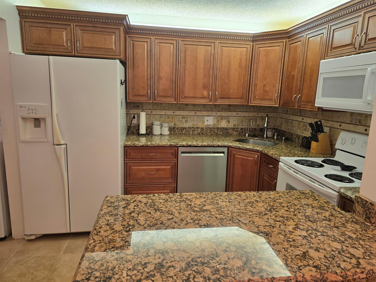 317 Pine Ridge Circle, FL 33463 photo 2